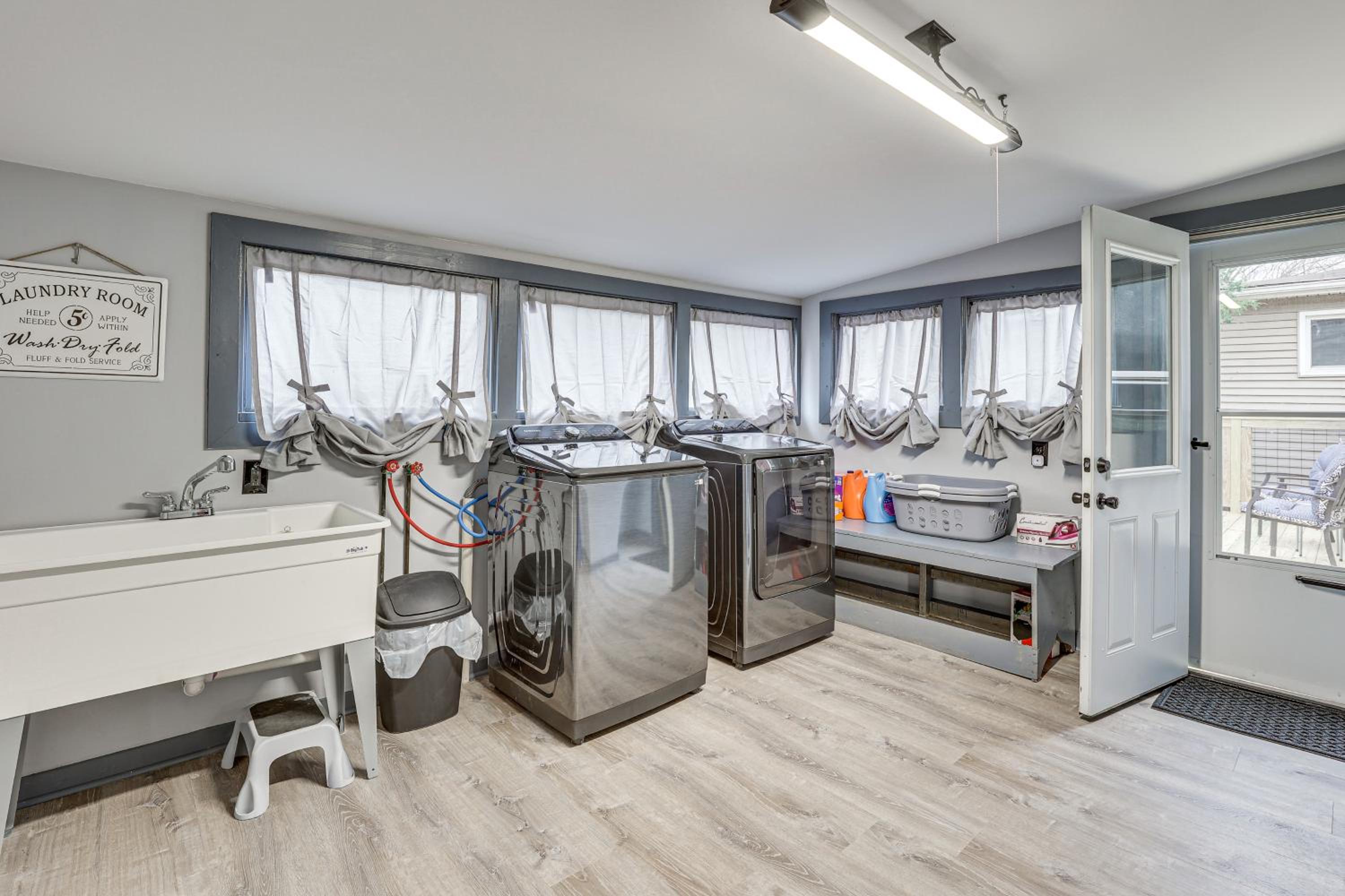5 Mi to The Wilds Spacious Family Hub, Game Room!