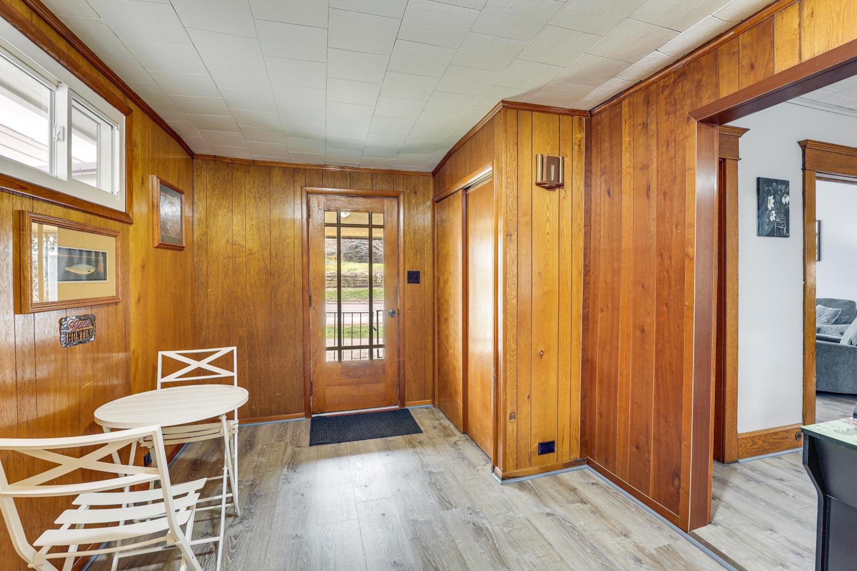 5 Mi to The Wilds Spacious Family Hub, Game Room!