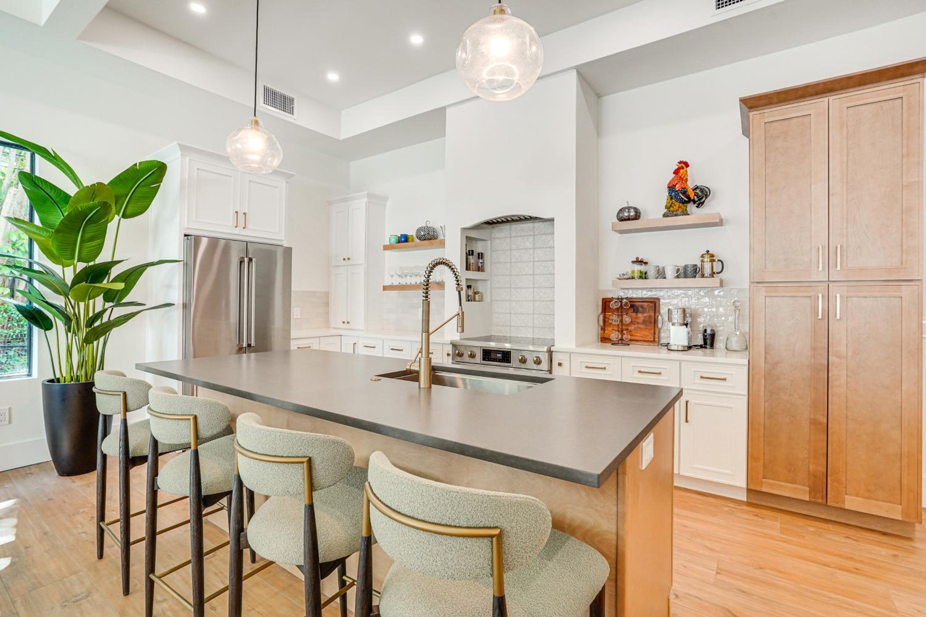 3,200-Sq-Ft Hideaway 5 Mi to Downtown Sarasota!