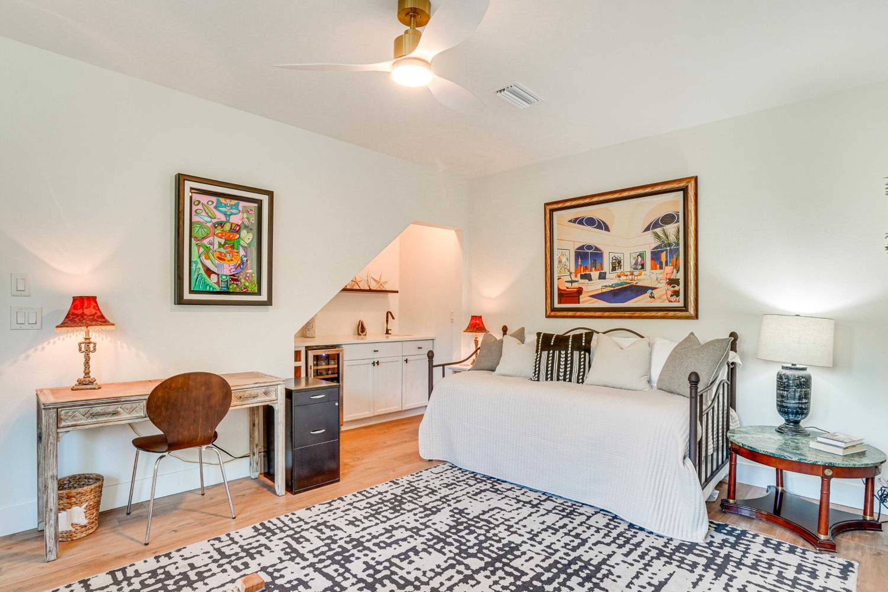 3,200-Sq-Ft Hideaway 5 Mi to Downtown Sarasota!