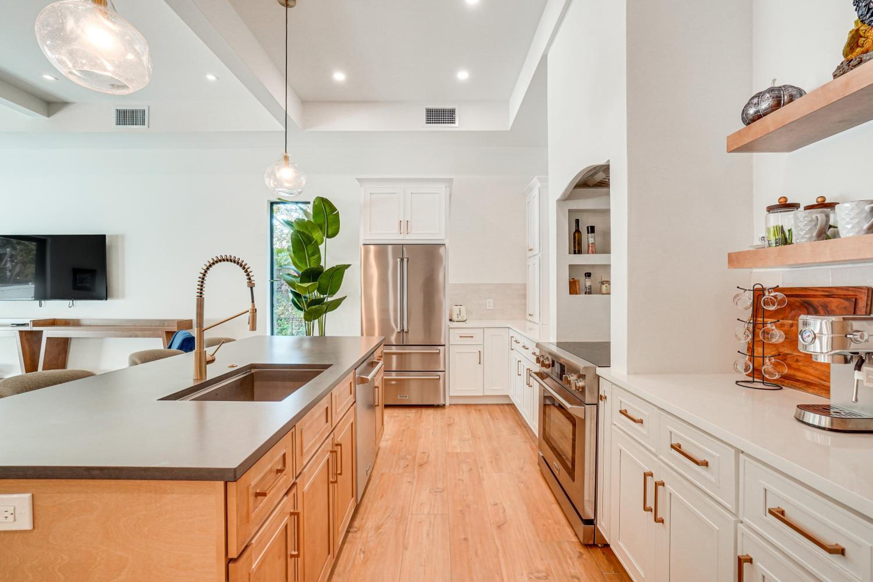 3,200-Sq-Ft Hideaway 5 Mi to Downtown Sarasota!