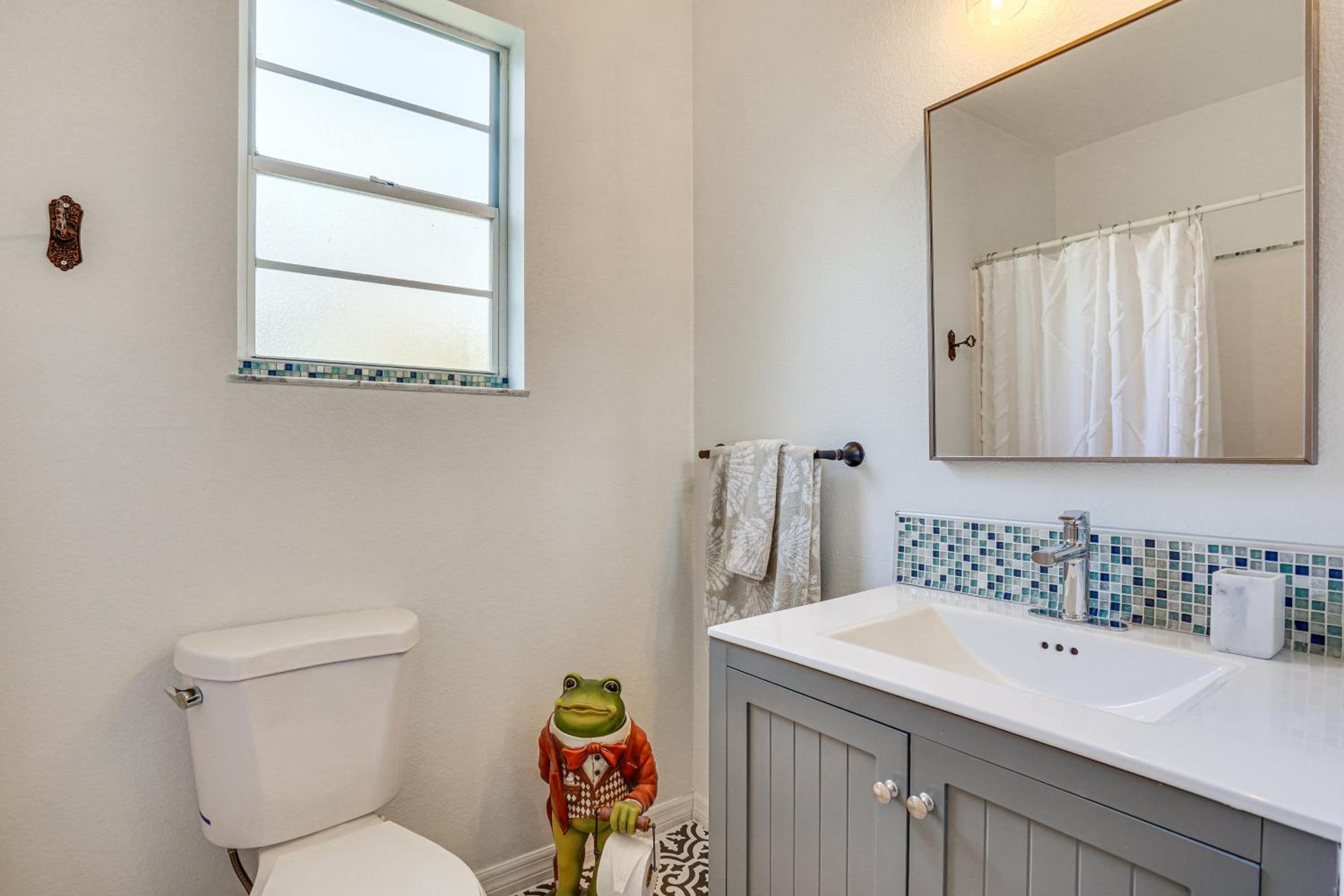 3,200-Sq-Ft Hideaway 5 Mi to Downtown Sarasota!