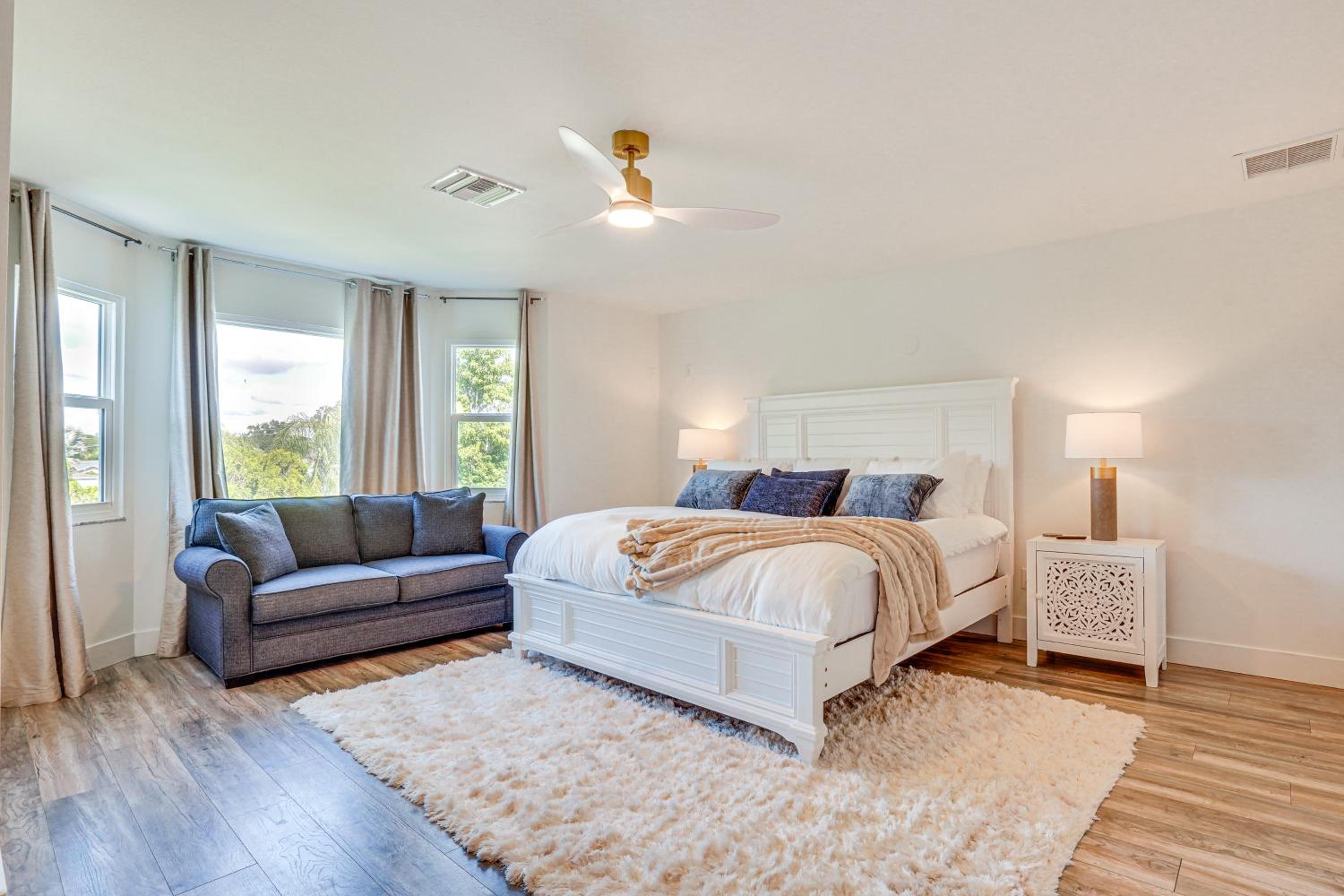 3,200-Sq-Ft Hideaway 5 Mi to Downtown Sarasota!