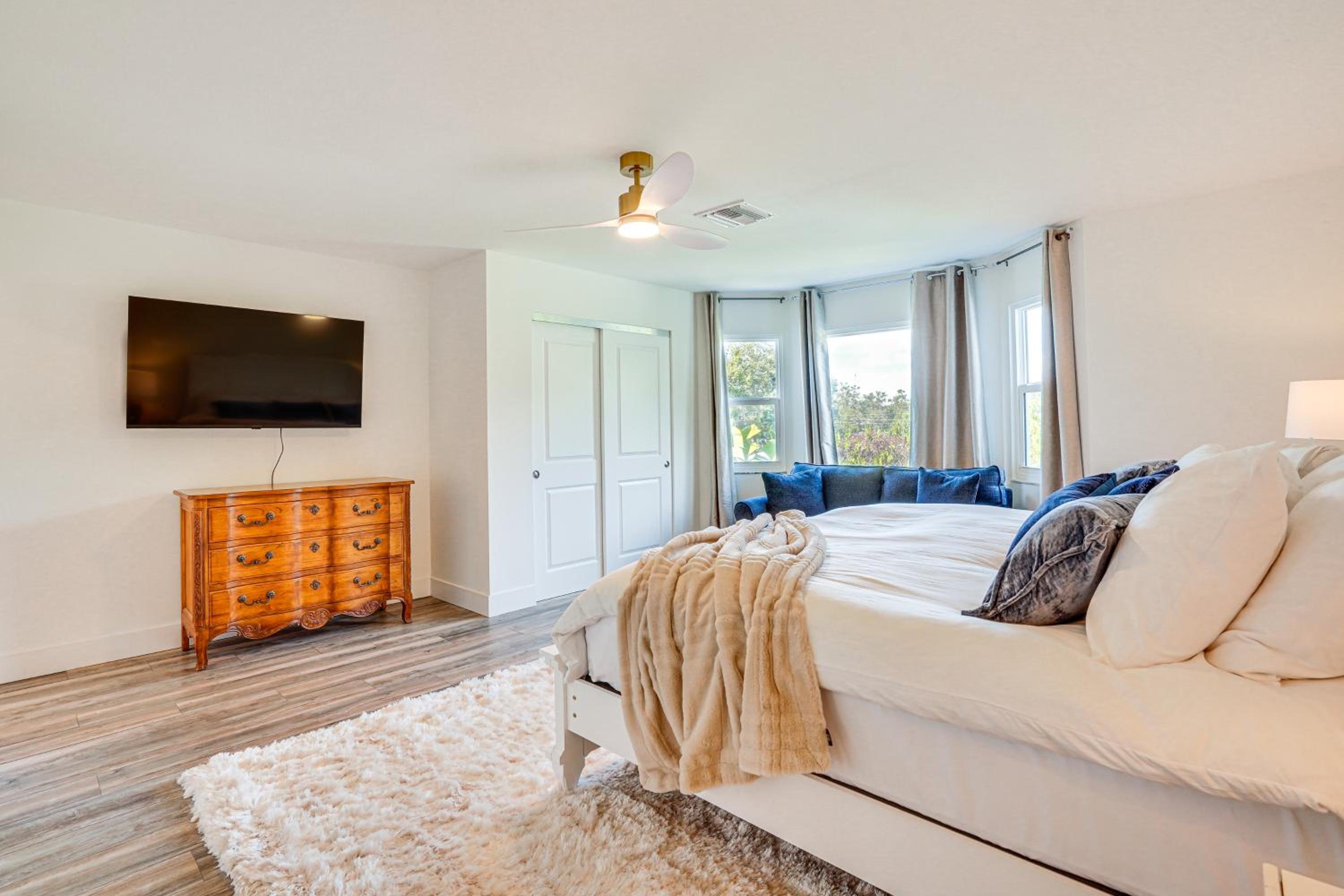 3,200-Sq-Ft Hideaway 5 Mi to Downtown Sarasota!