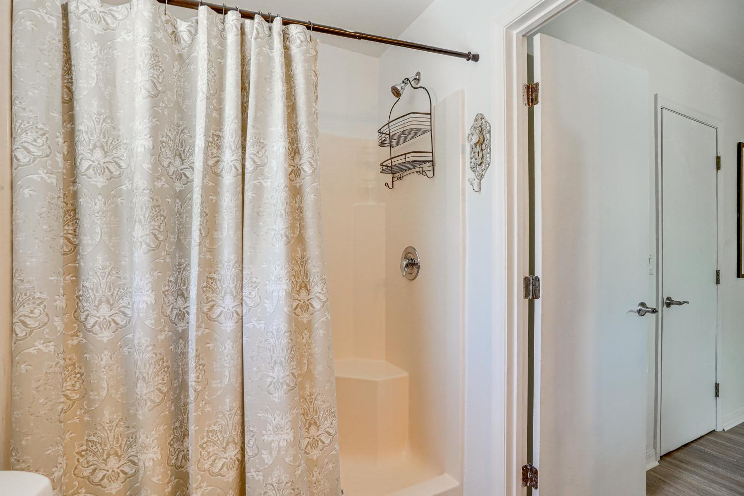 3,200-Sq-Ft Hideaway 5 Mi to Downtown Sarasota!