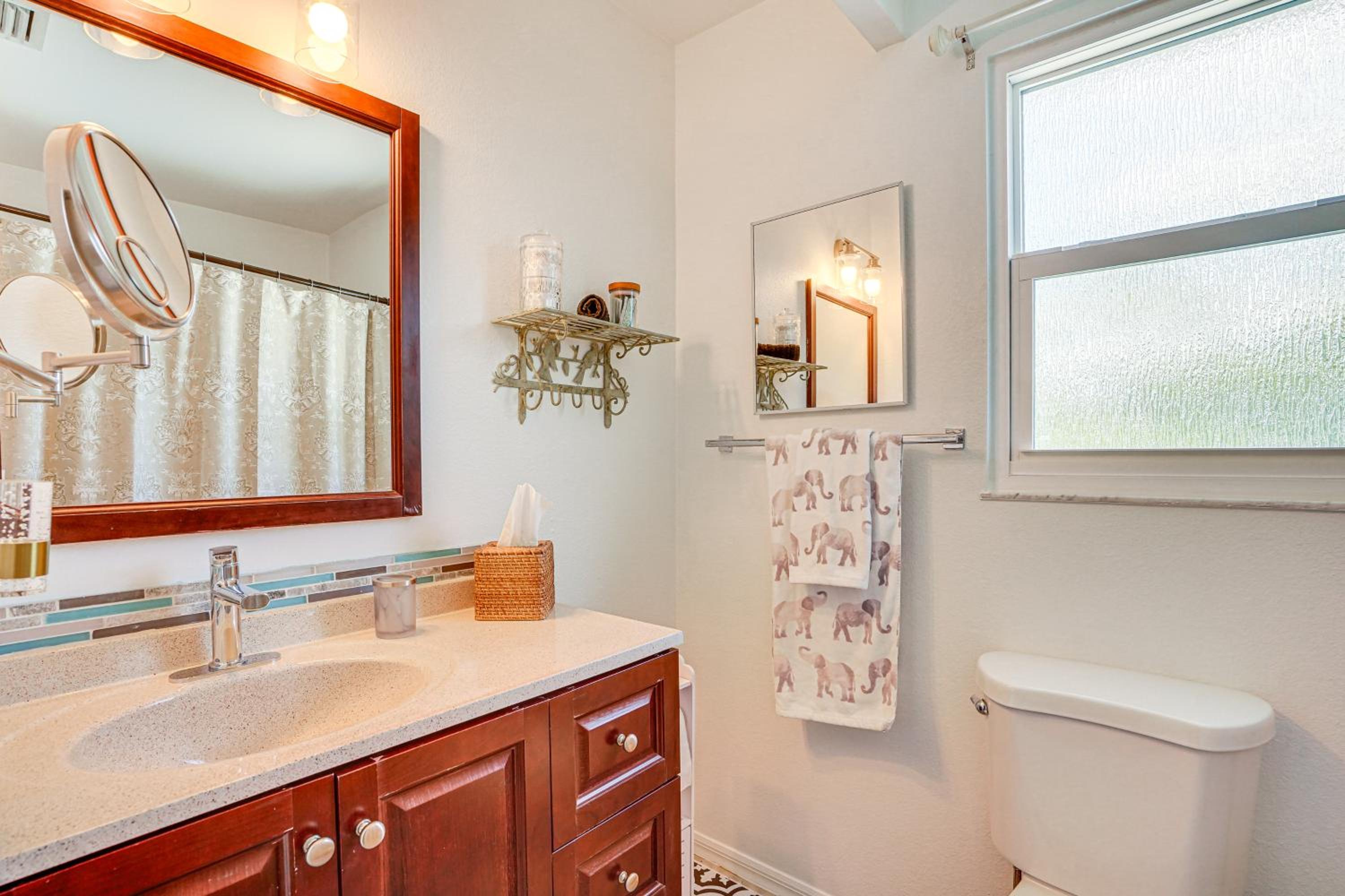 3,200-Sq-Ft Hideaway 5 Mi to Downtown Sarasota!