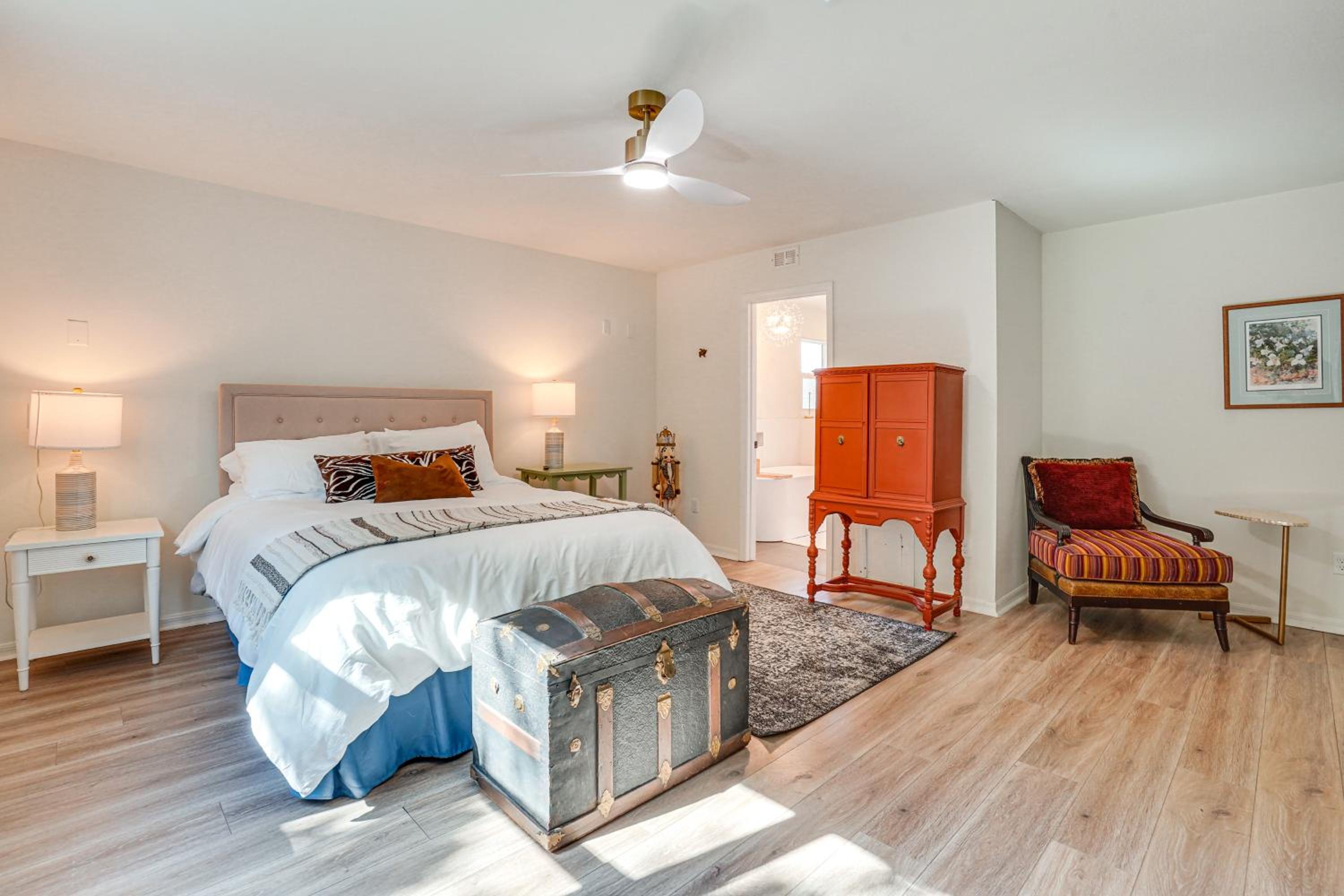 3,200-Sq-Ft Hideaway 5 Mi to Downtown Sarasota!