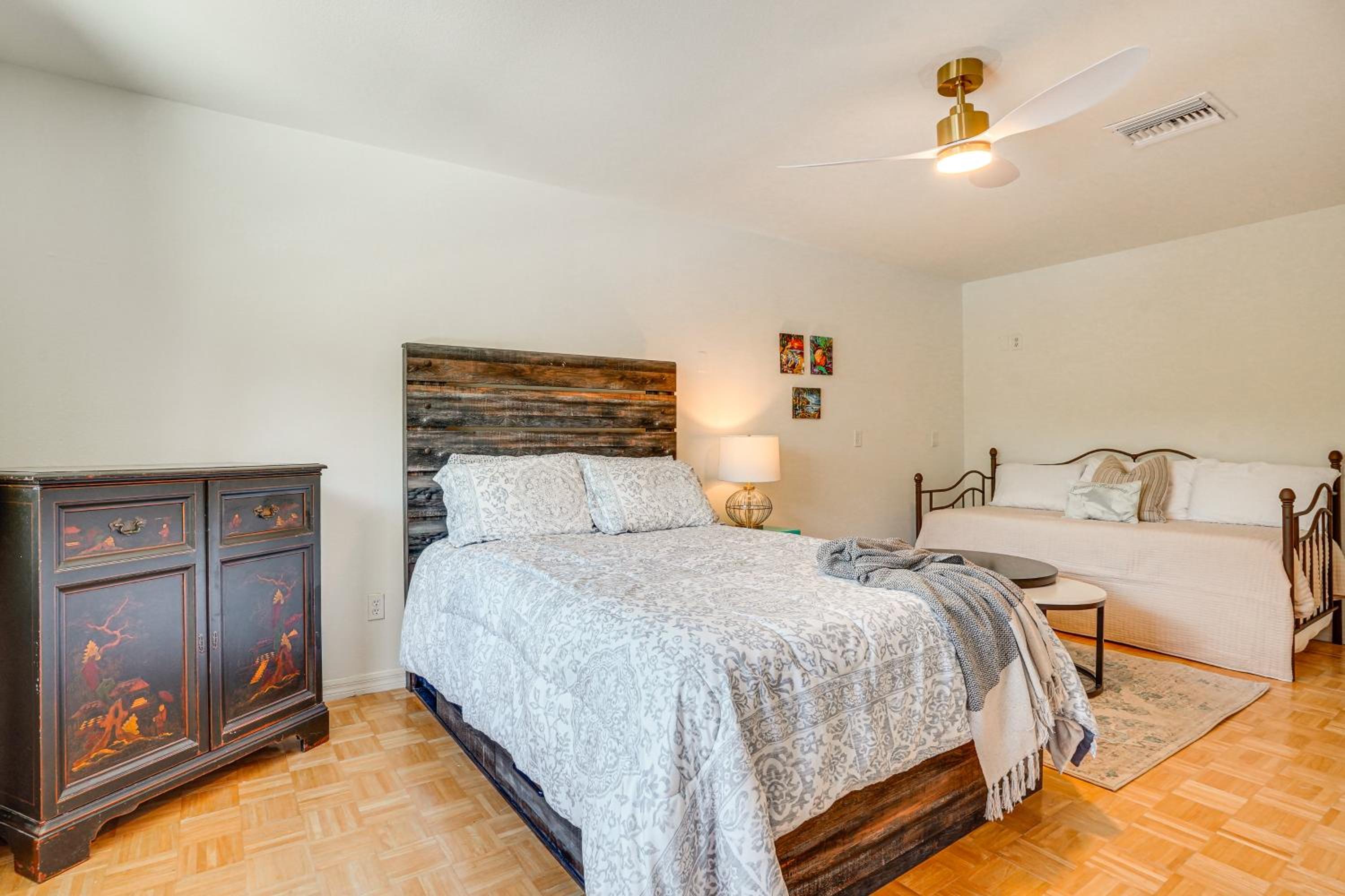 3,200-Sq-Ft Hideaway 5 Mi to Downtown Sarasota!