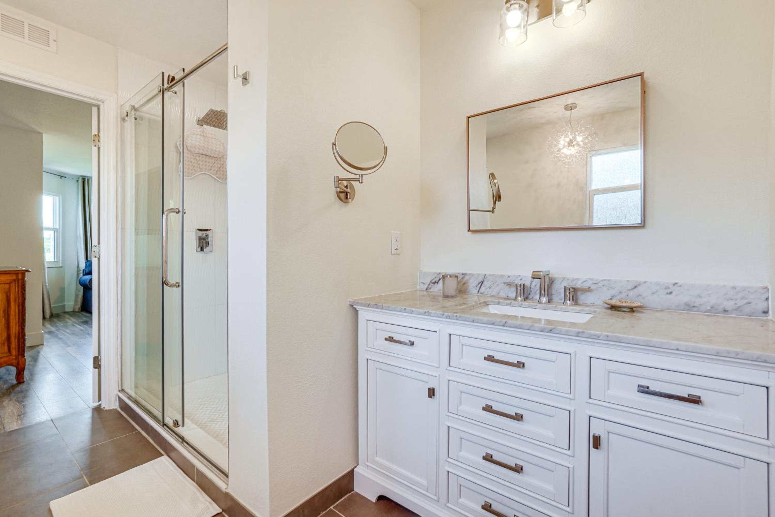 3,200-Sq-Ft Hideaway 5 Mi to Downtown Sarasota!