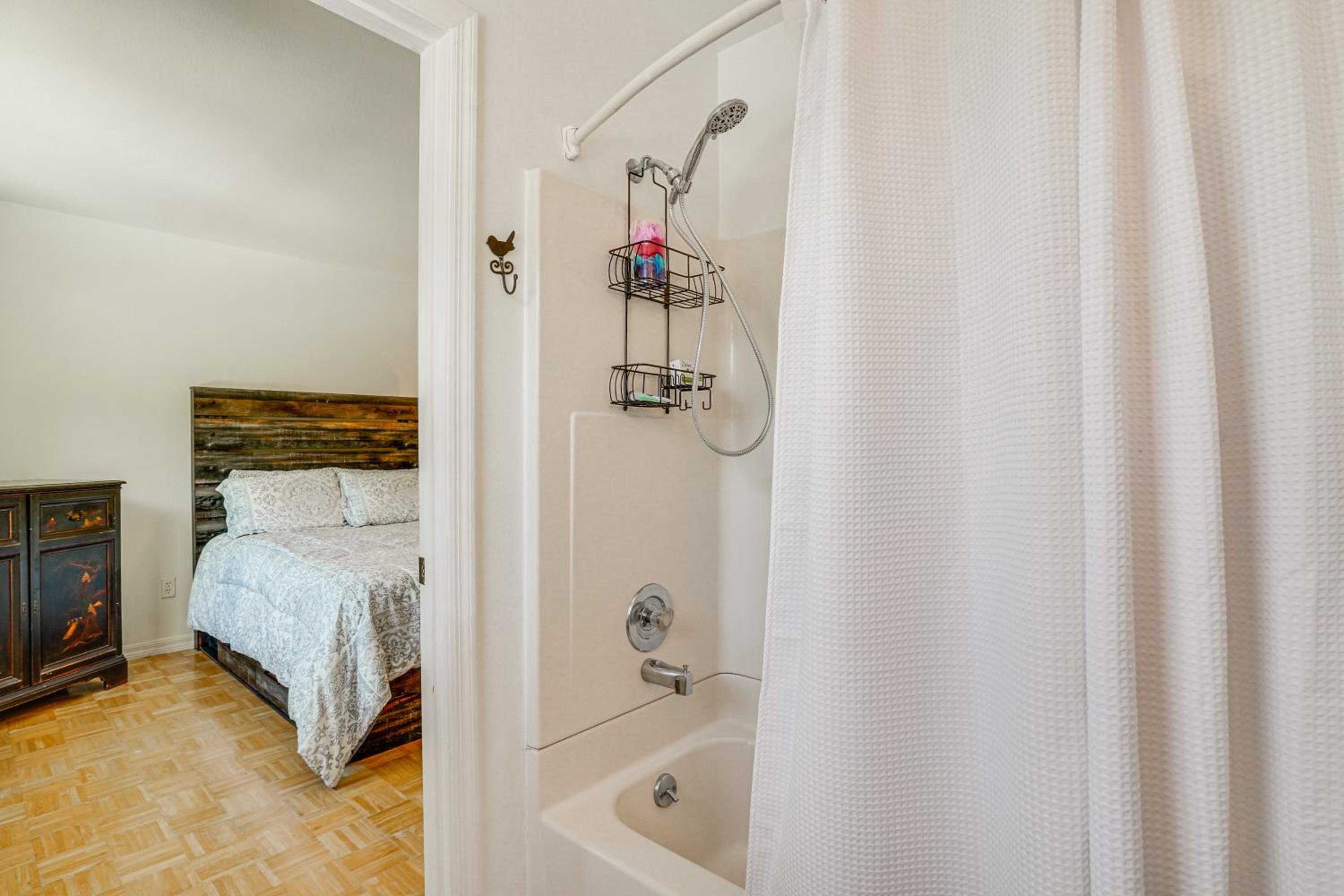 3,200-Sq-Ft Hideaway 5 Mi to Downtown Sarasota!