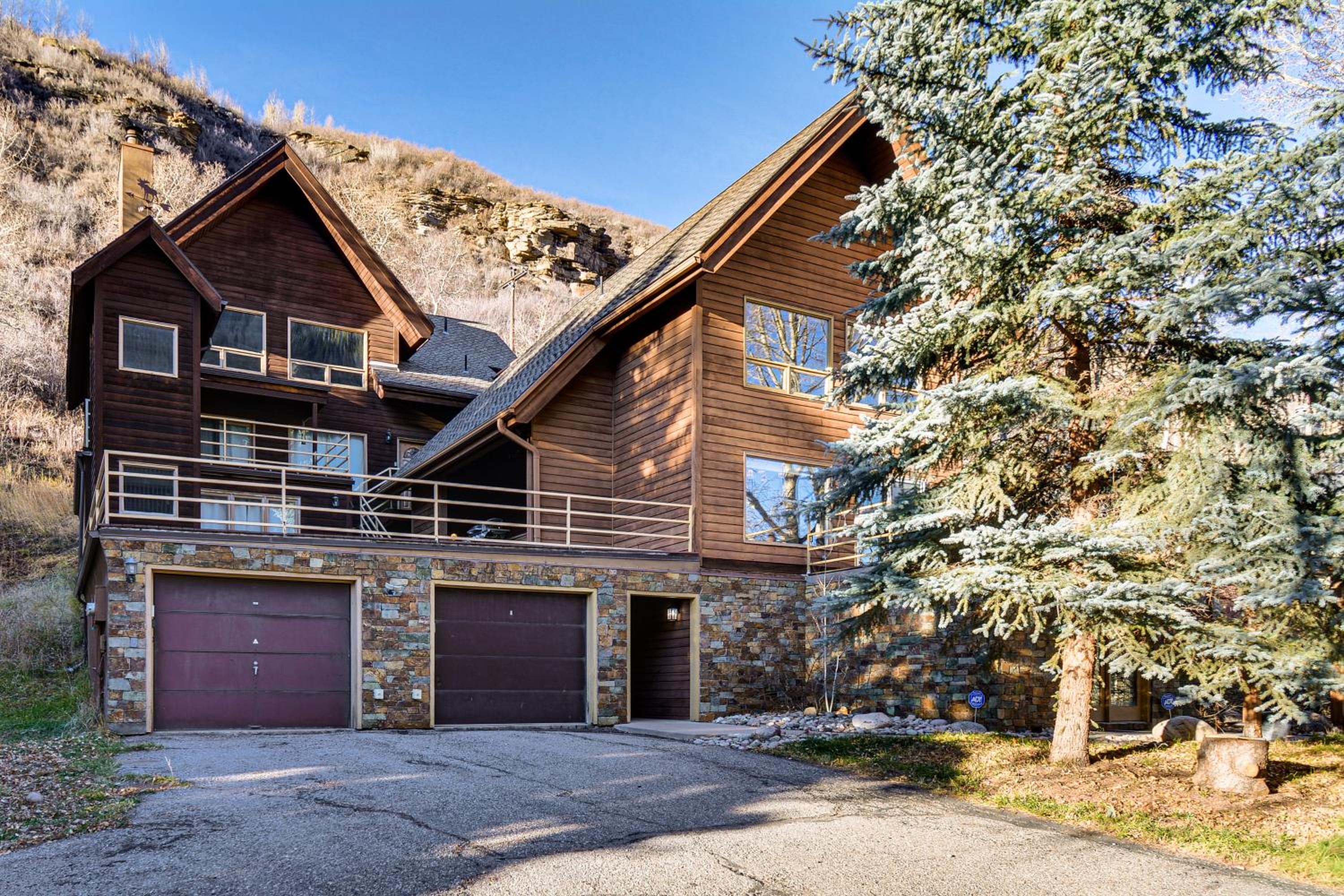 3 Mi to Vail Ski Resort! Mtn-View Haven with 2 Decks