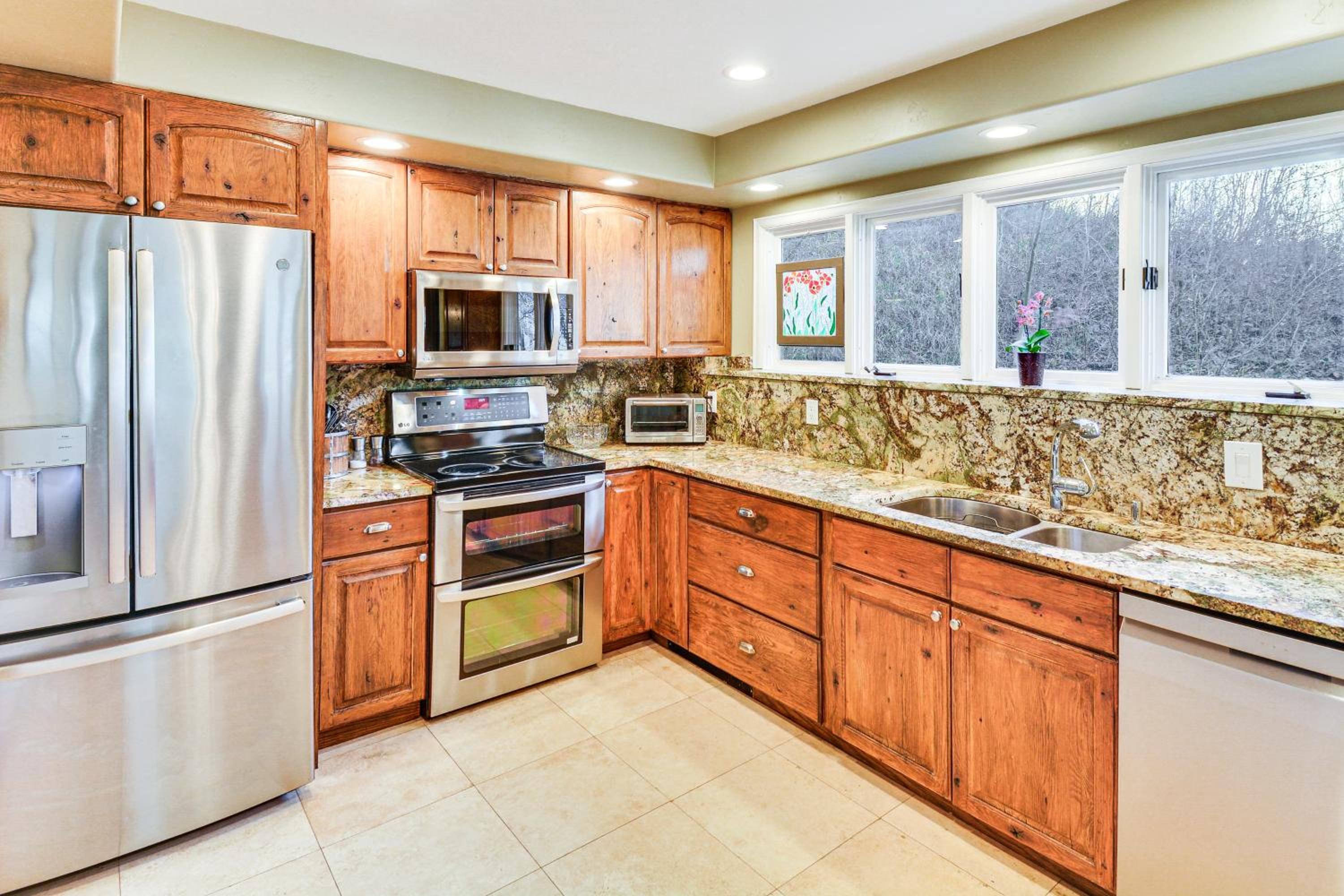 3 Mi to Vail Ski Resort! Mtn-View Haven with 2 Decks