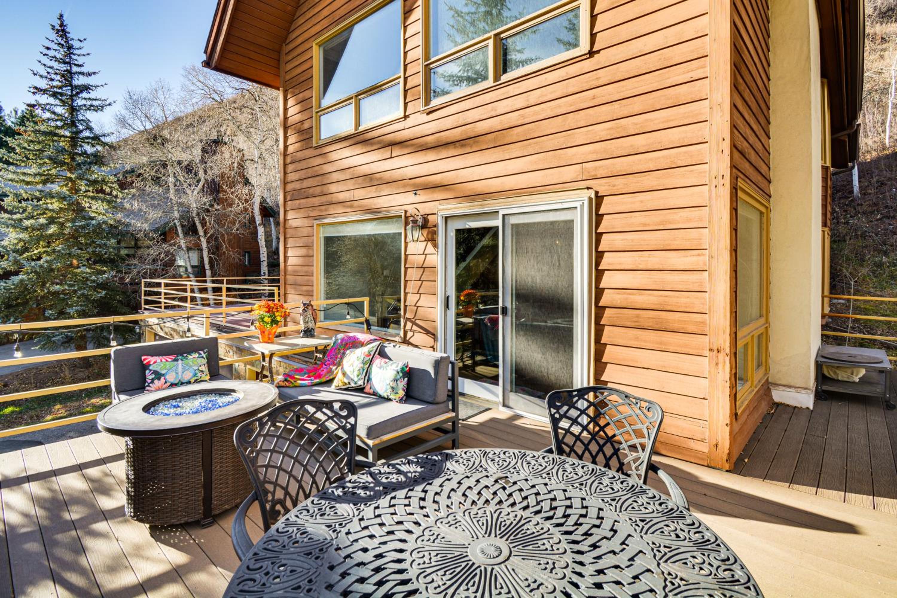 3 Mi to Vail Ski Resort! Mtn-View Haven with 2 Decks