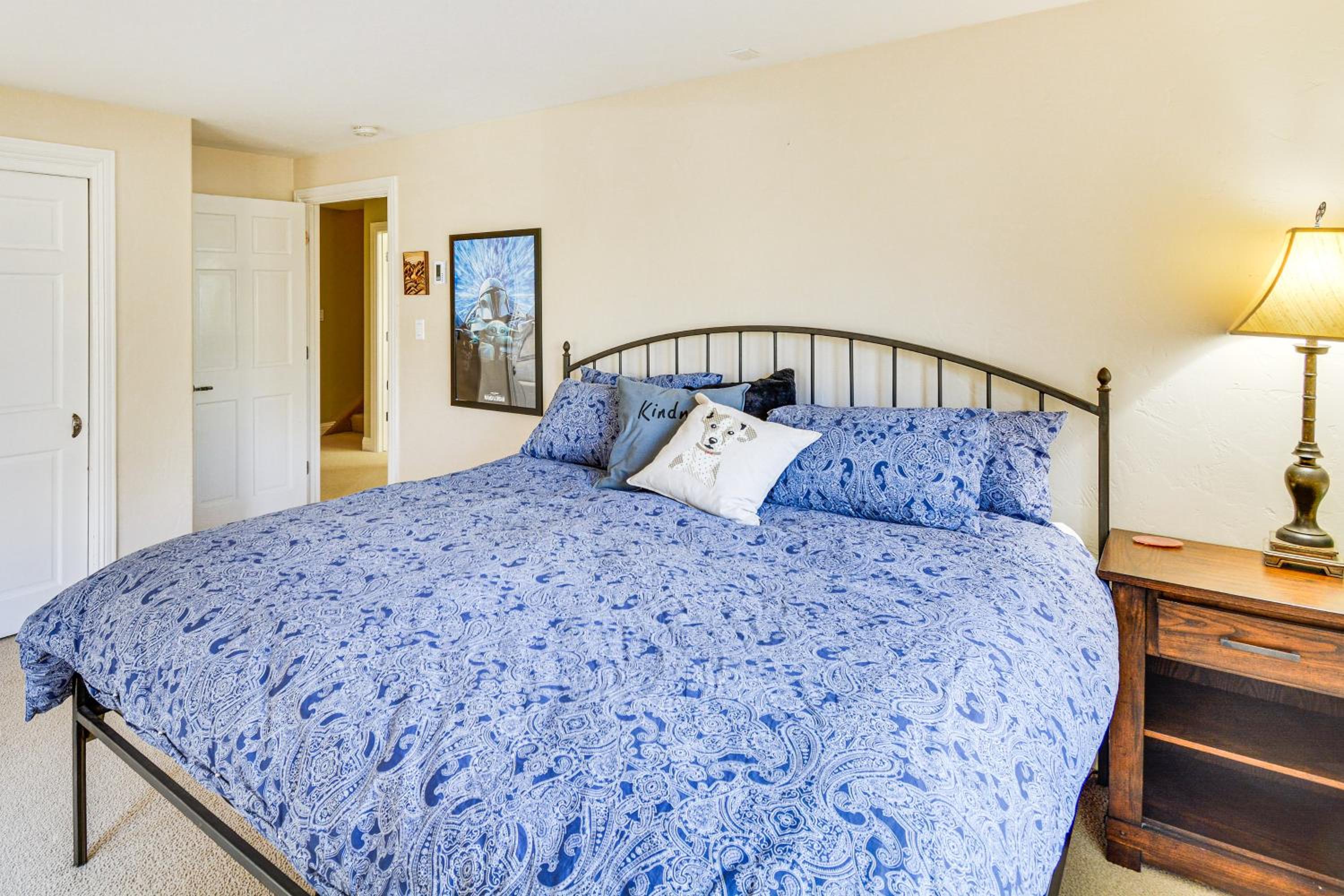 3 Mi to Vail Ski Resort! Mtn-View Haven with 2 Decks
