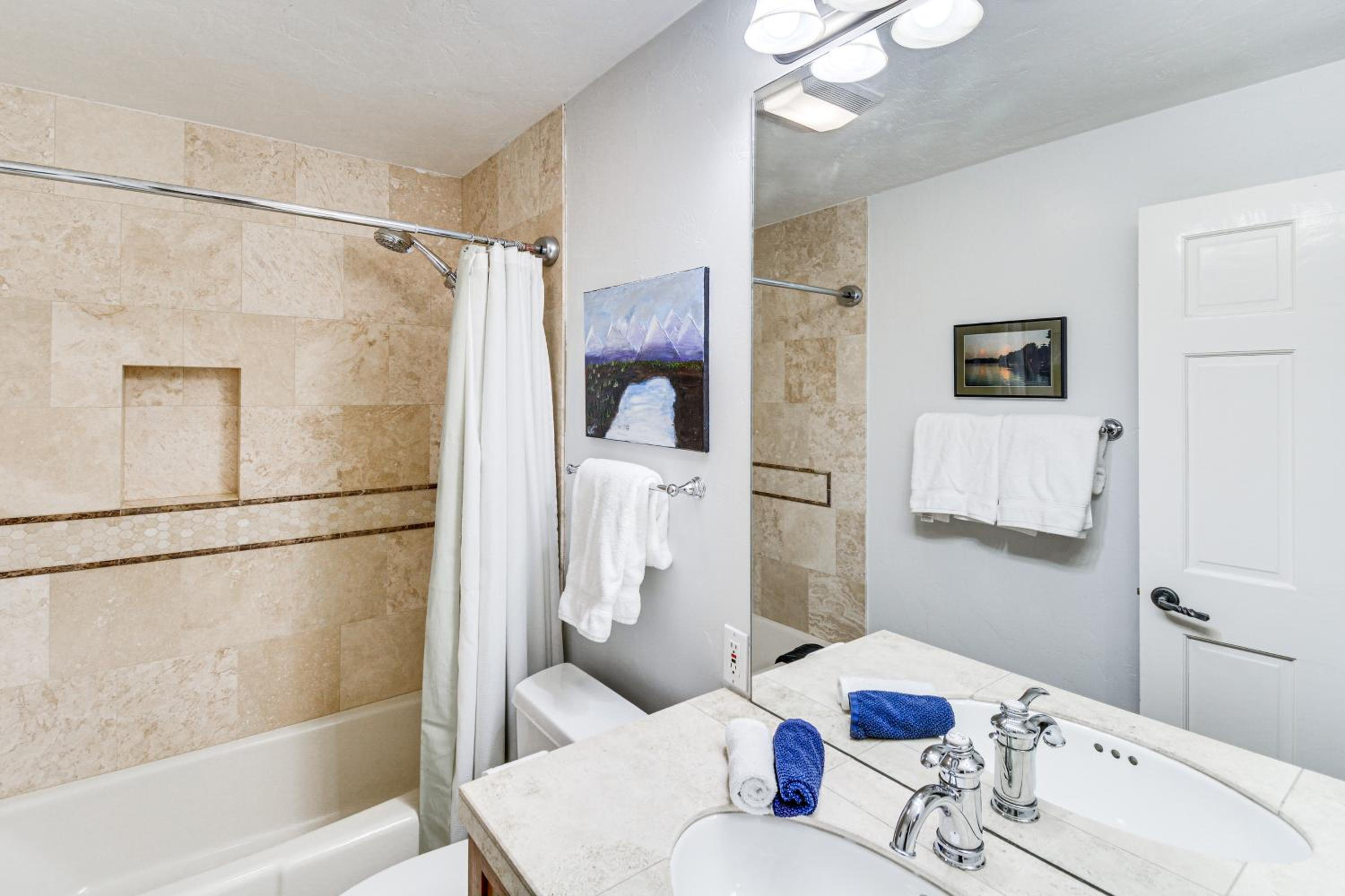 3 Mi to Vail Ski Resort! Mtn-View Haven with 2 Decks