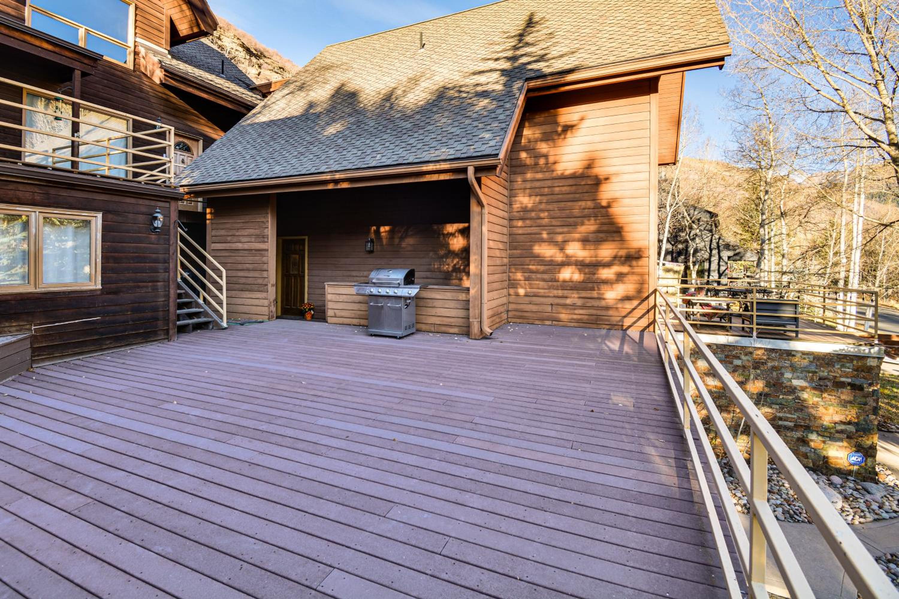 3 Mi to Vail Ski Resort! Mtn-View Haven with 2 Decks