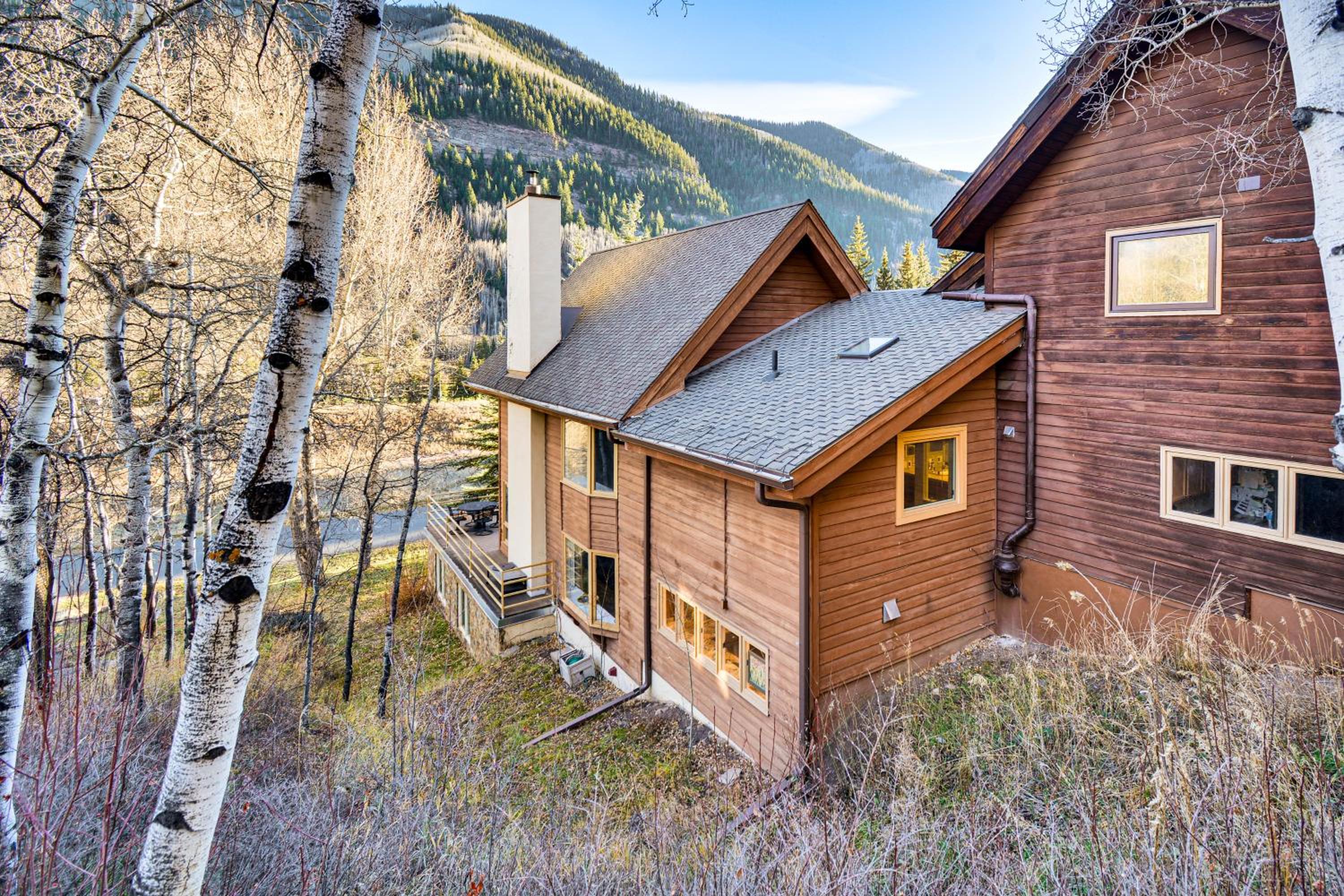 3 Mi to Vail Ski Resort! Mtn-View Haven with 2 Decks