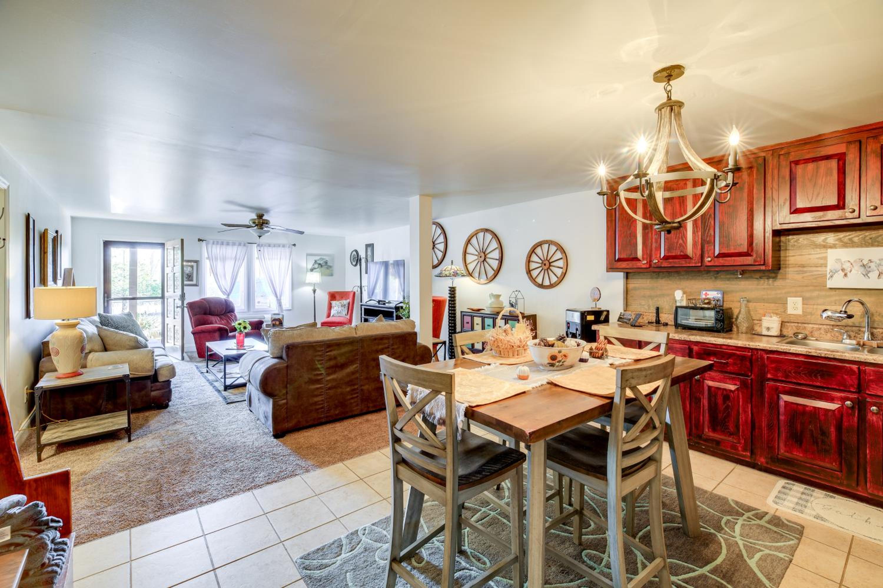 Stay By the Blue Ridge Parkway! Cozy Mtn Condo