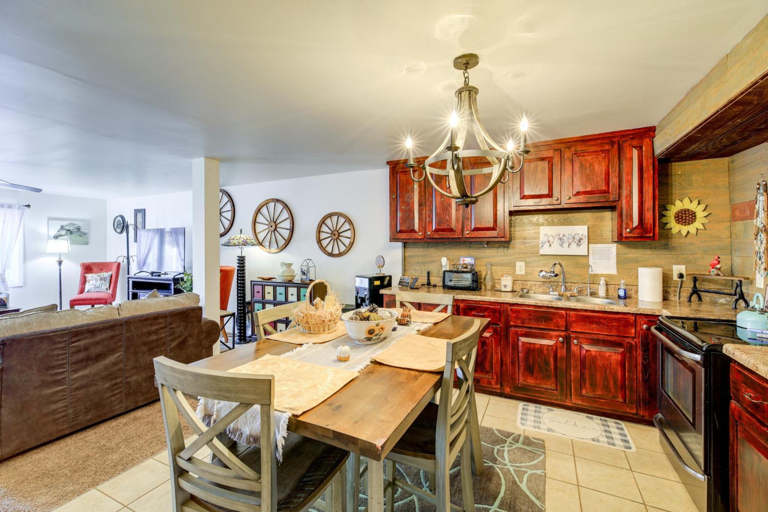 Stay By the Blue Ridge Parkway! Cozy Mtn Condo