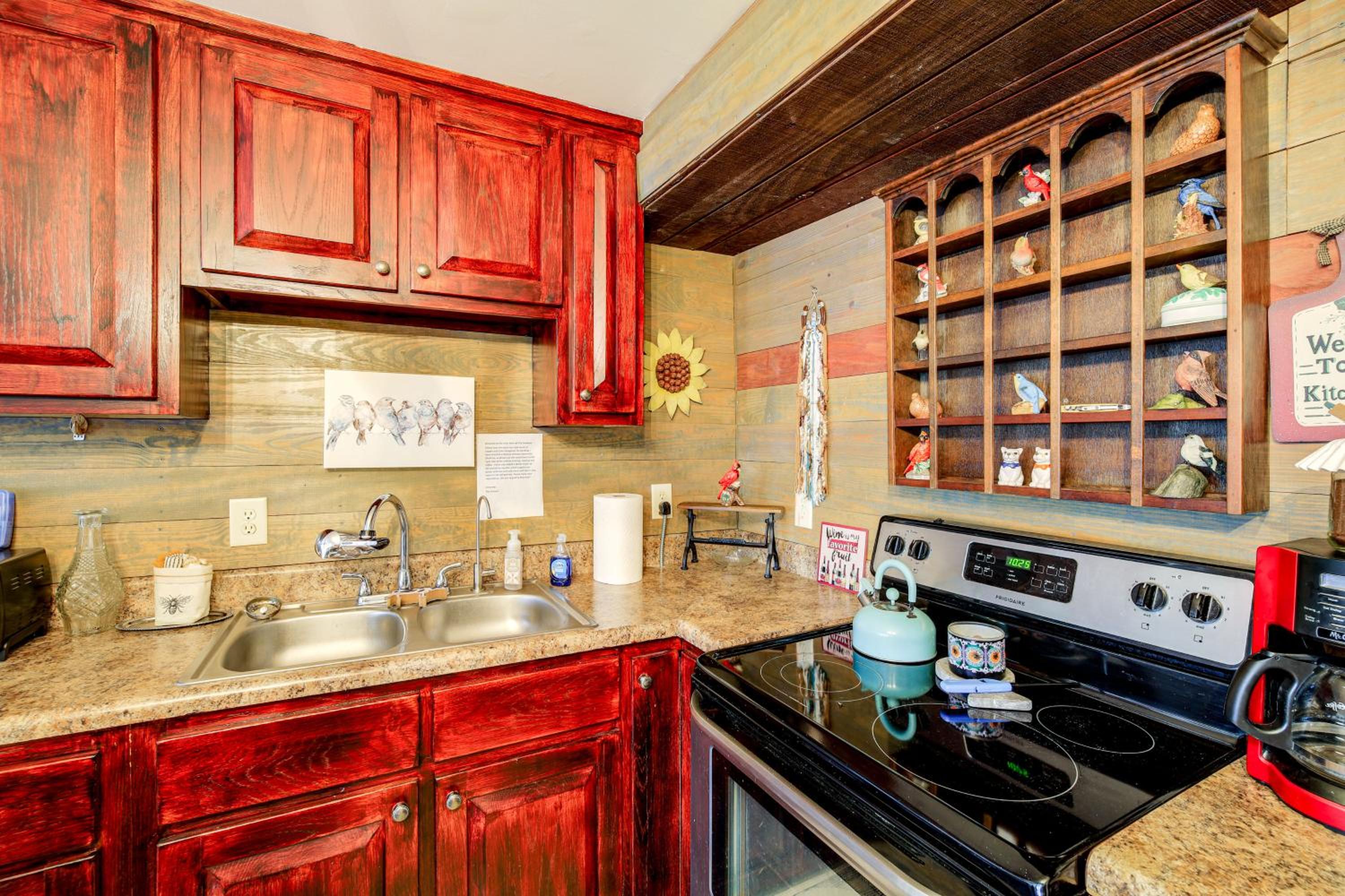 Stay By the Blue Ridge Parkway! Cozy Mtn Condo