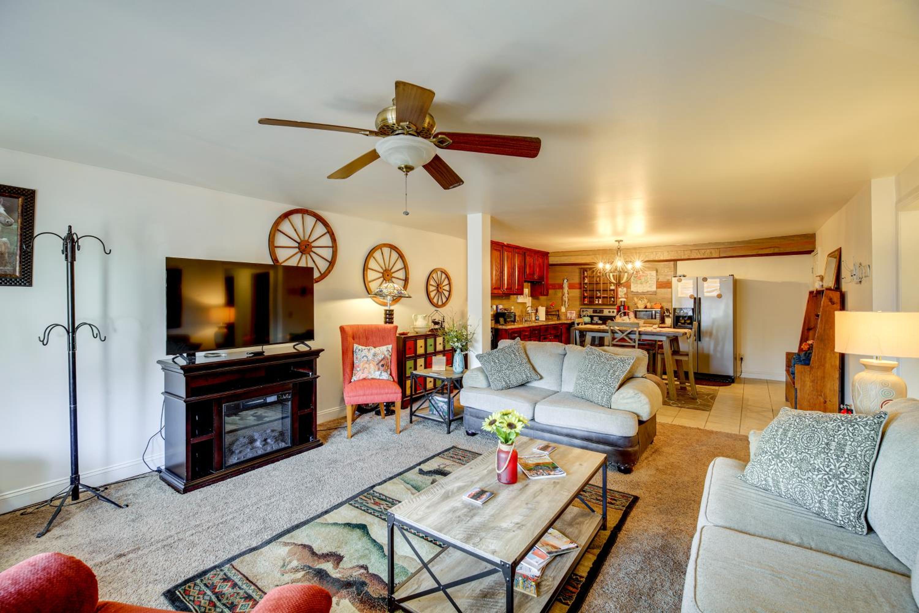 Stay By the Blue Ridge Parkway! Cozy Mtn Condo