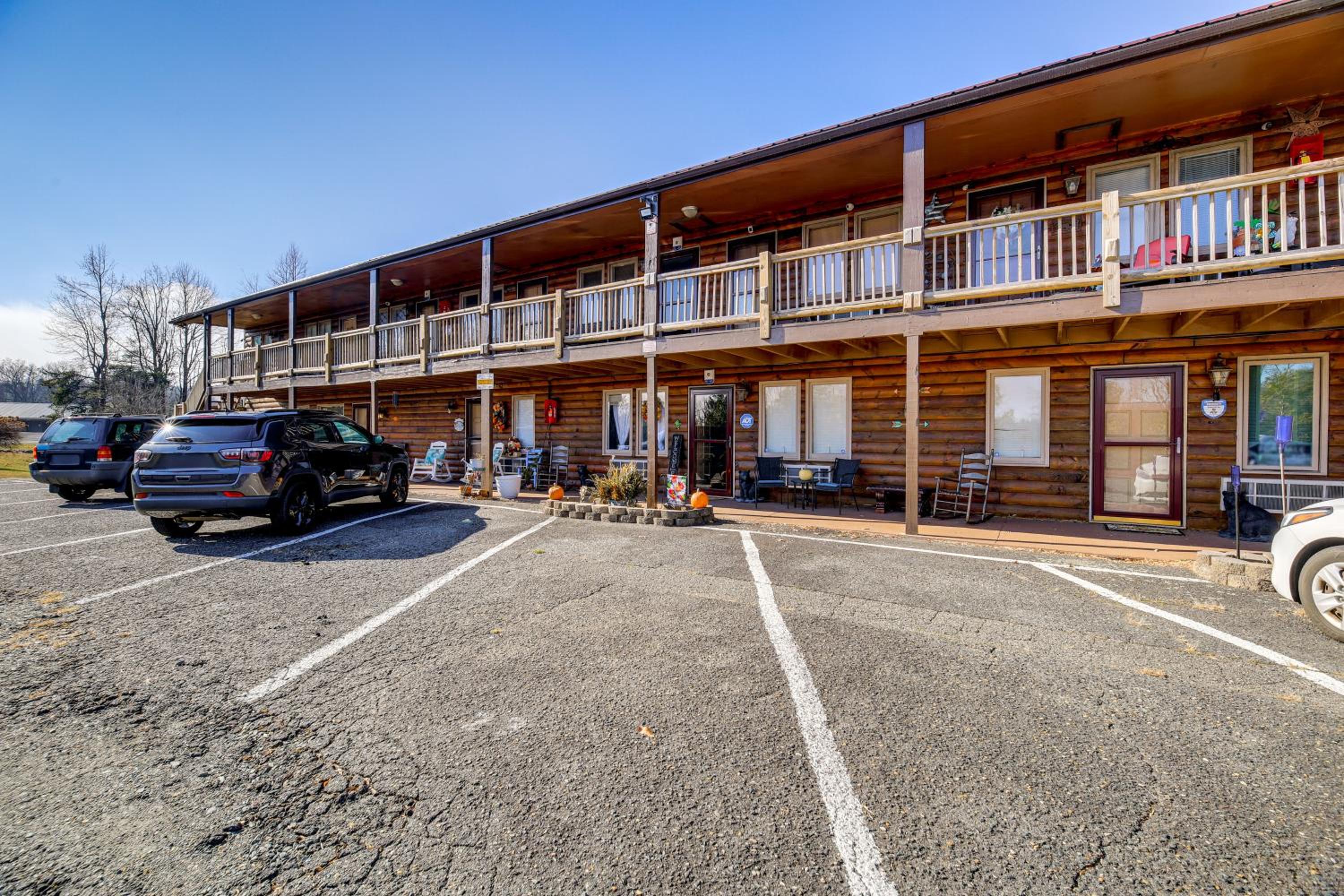 Stay By the Blue Ridge Parkway! Cozy Mtn Condo