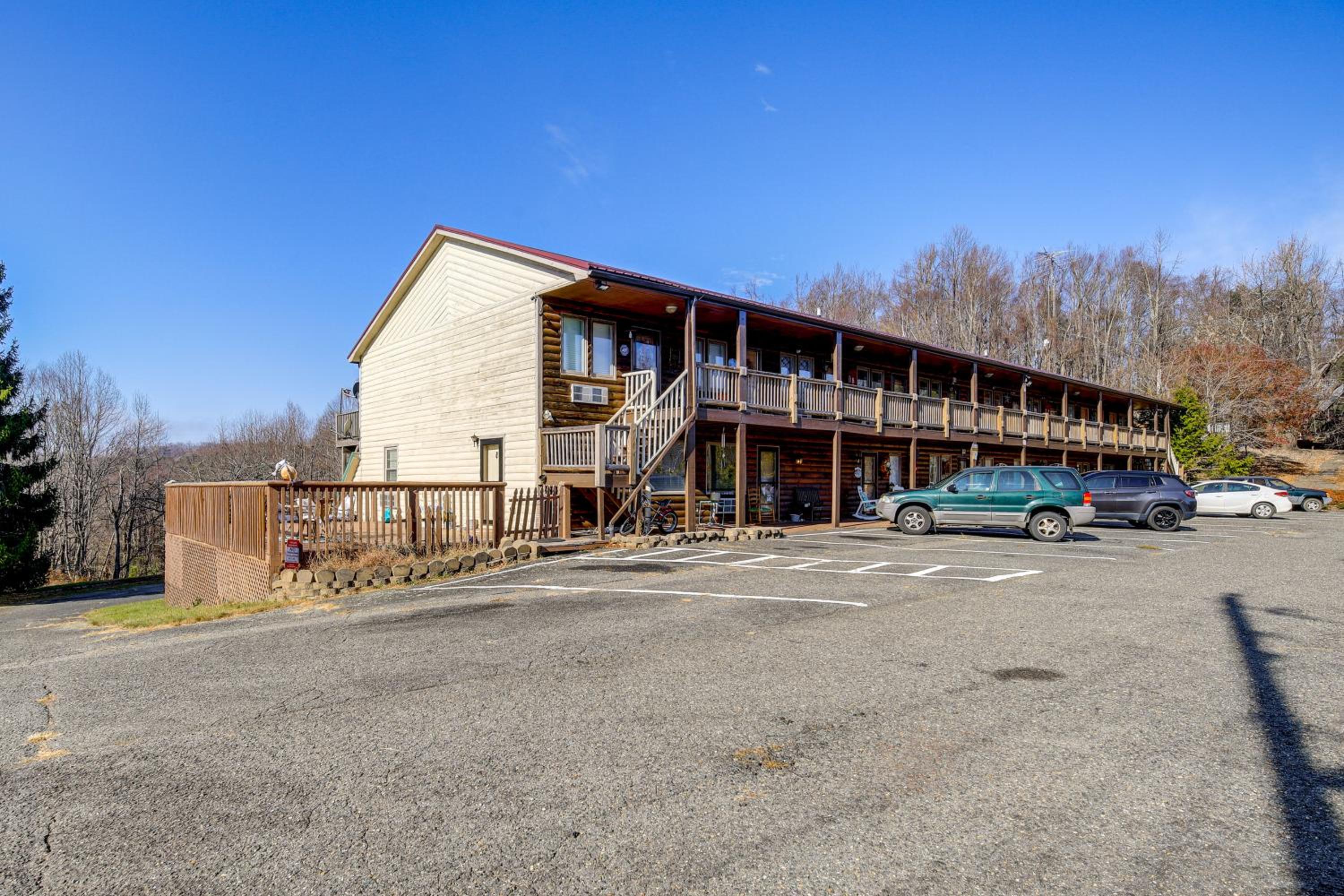 Stay By the Blue Ridge Parkway! Cozy Mtn Condo