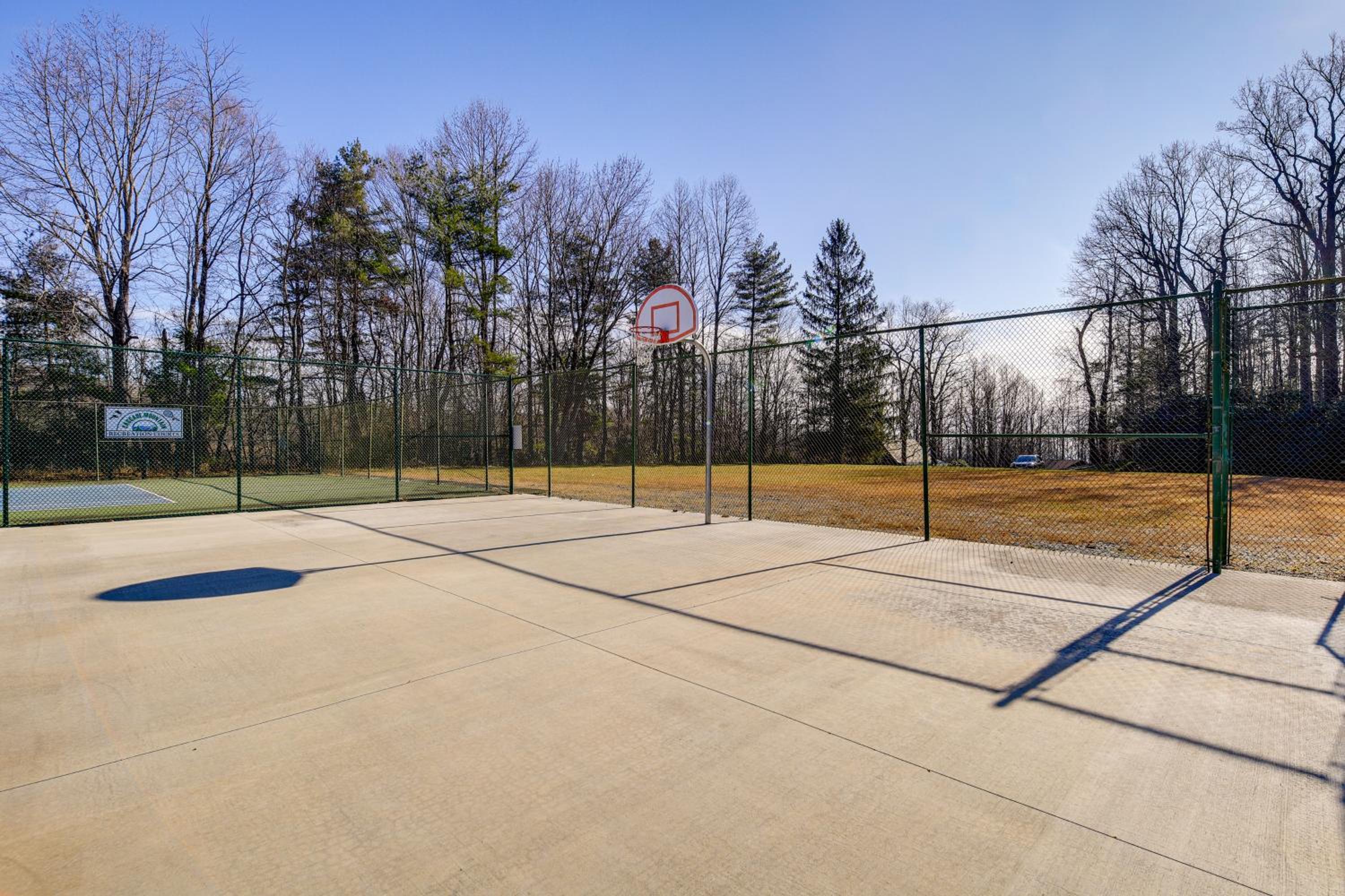 Stay By the Blue Ridge Parkway! Cozy Mtn Condo
