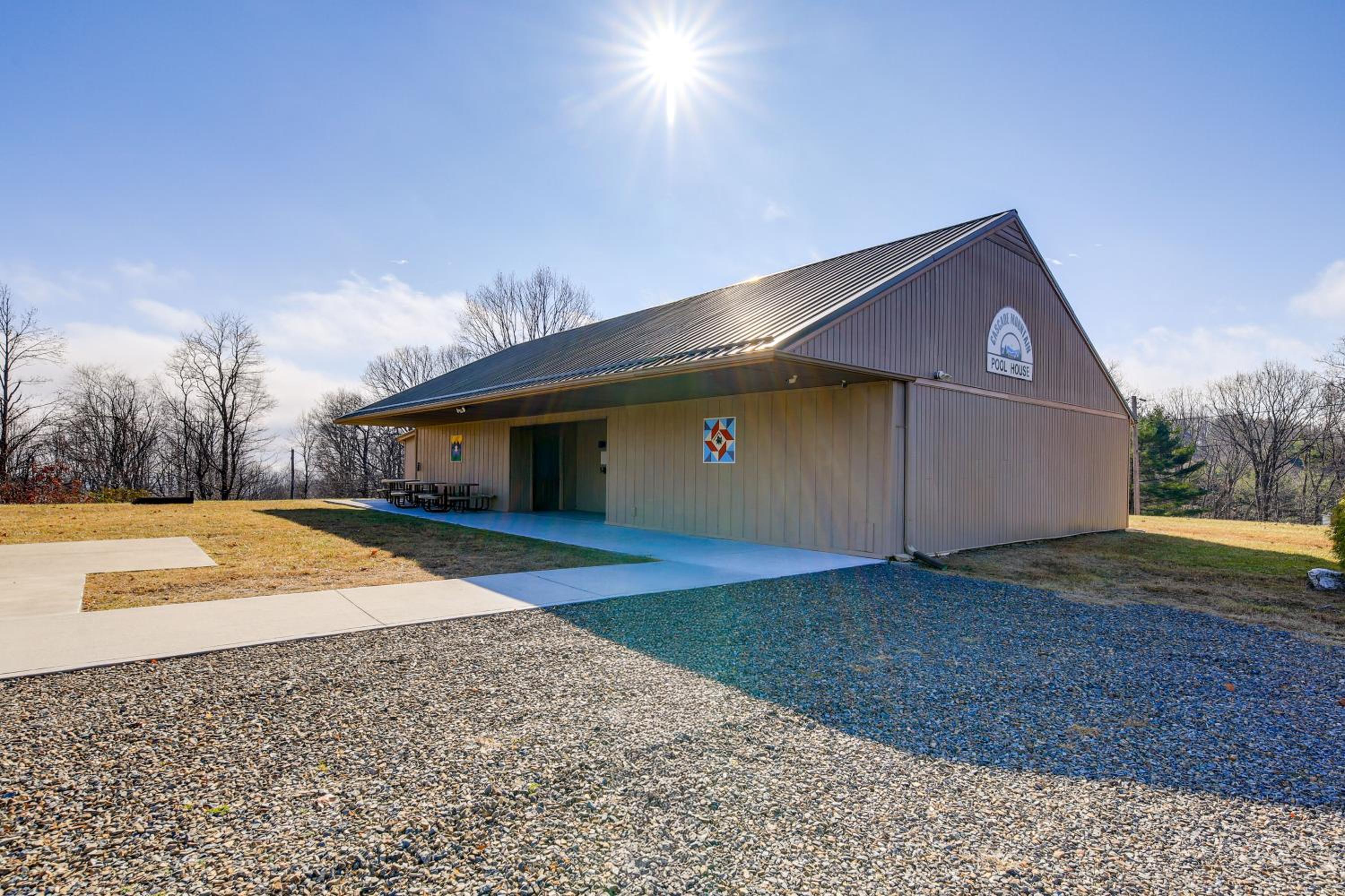 Stay By the Blue Ridge Parkway! Cozy Mtn Condo
