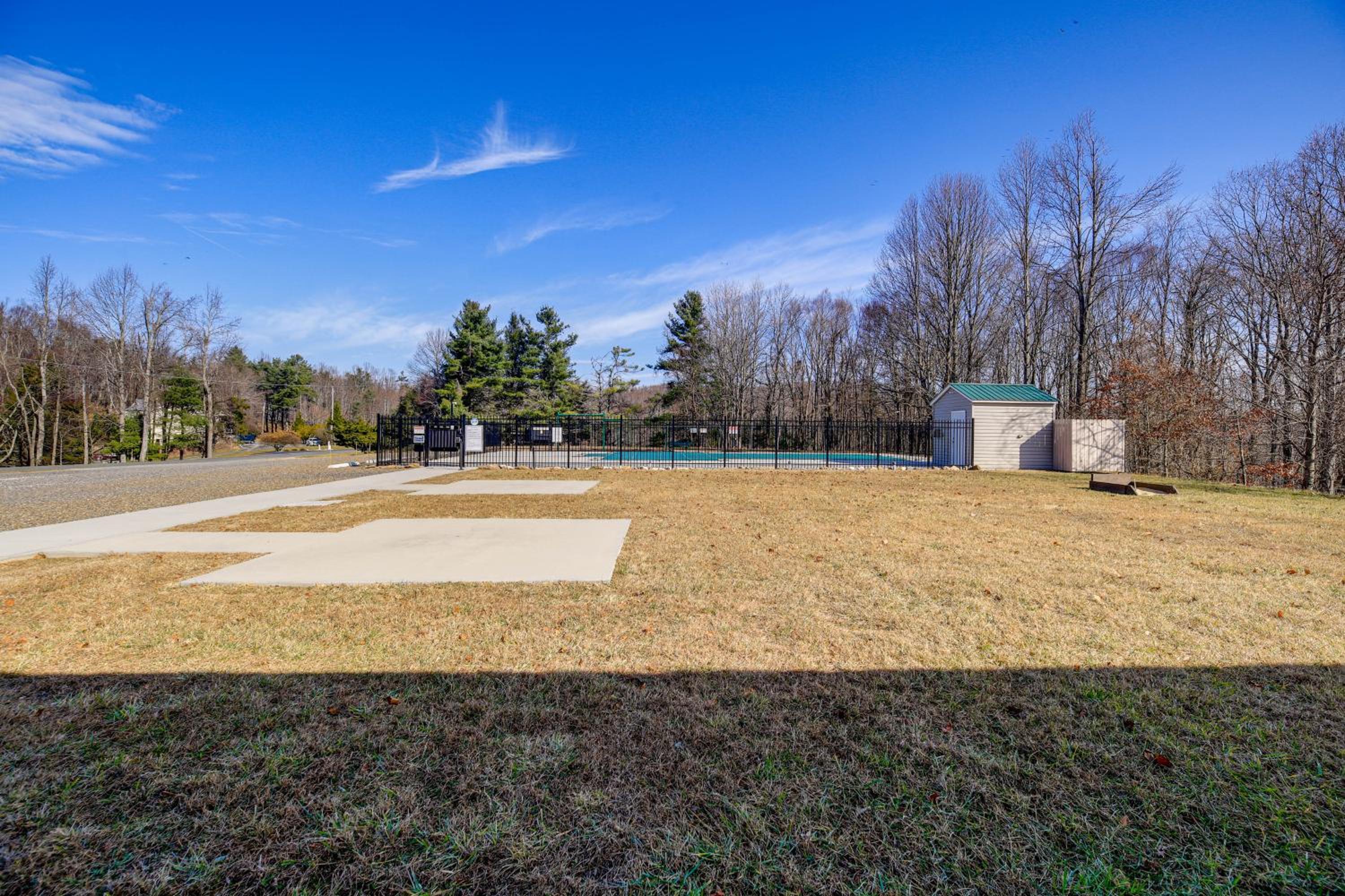 Stay By the Blue Ridge Parkway! Cozy Mtn Condo