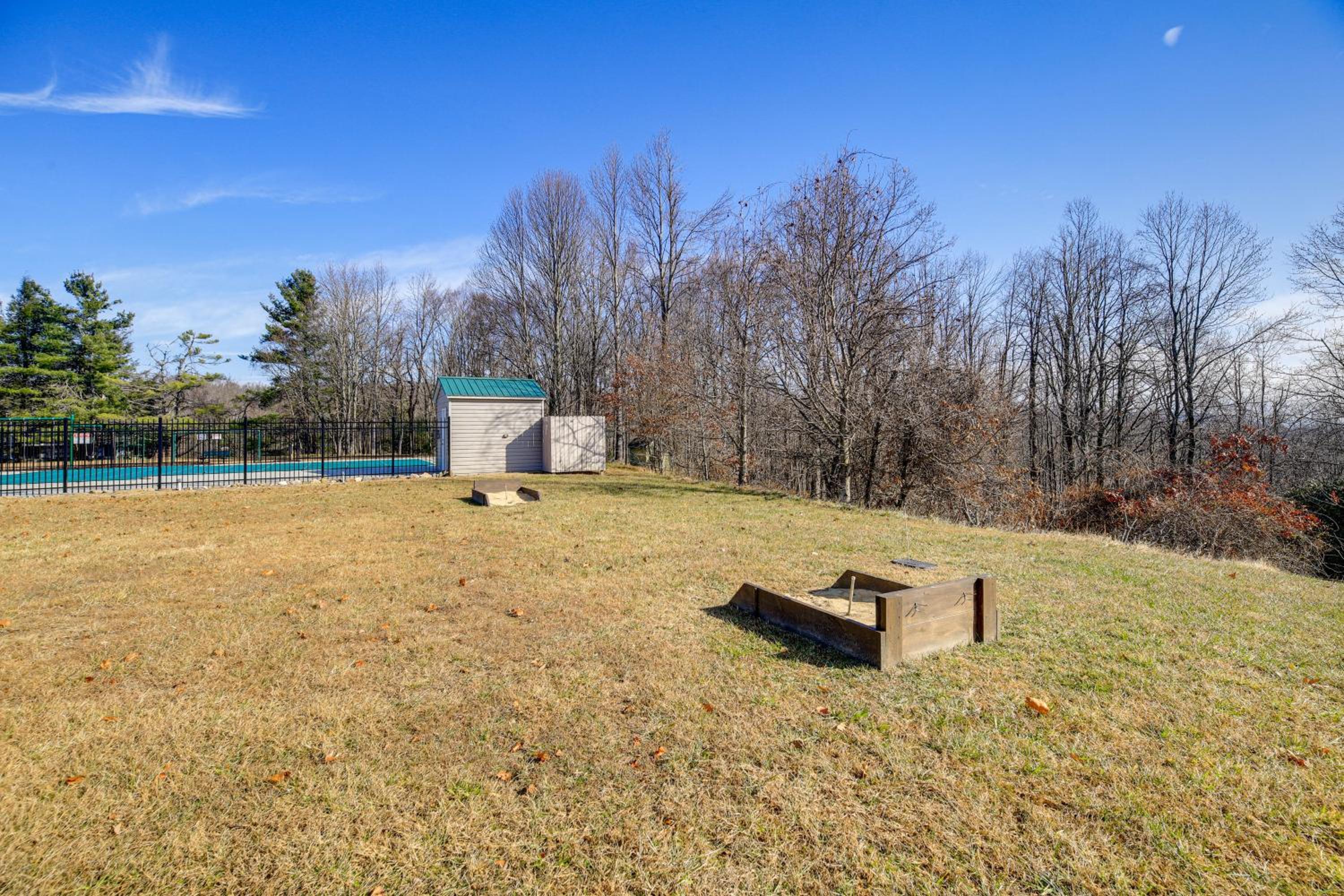 Stay By the Blue Ridge Parkway! Cozy Mtn Condo