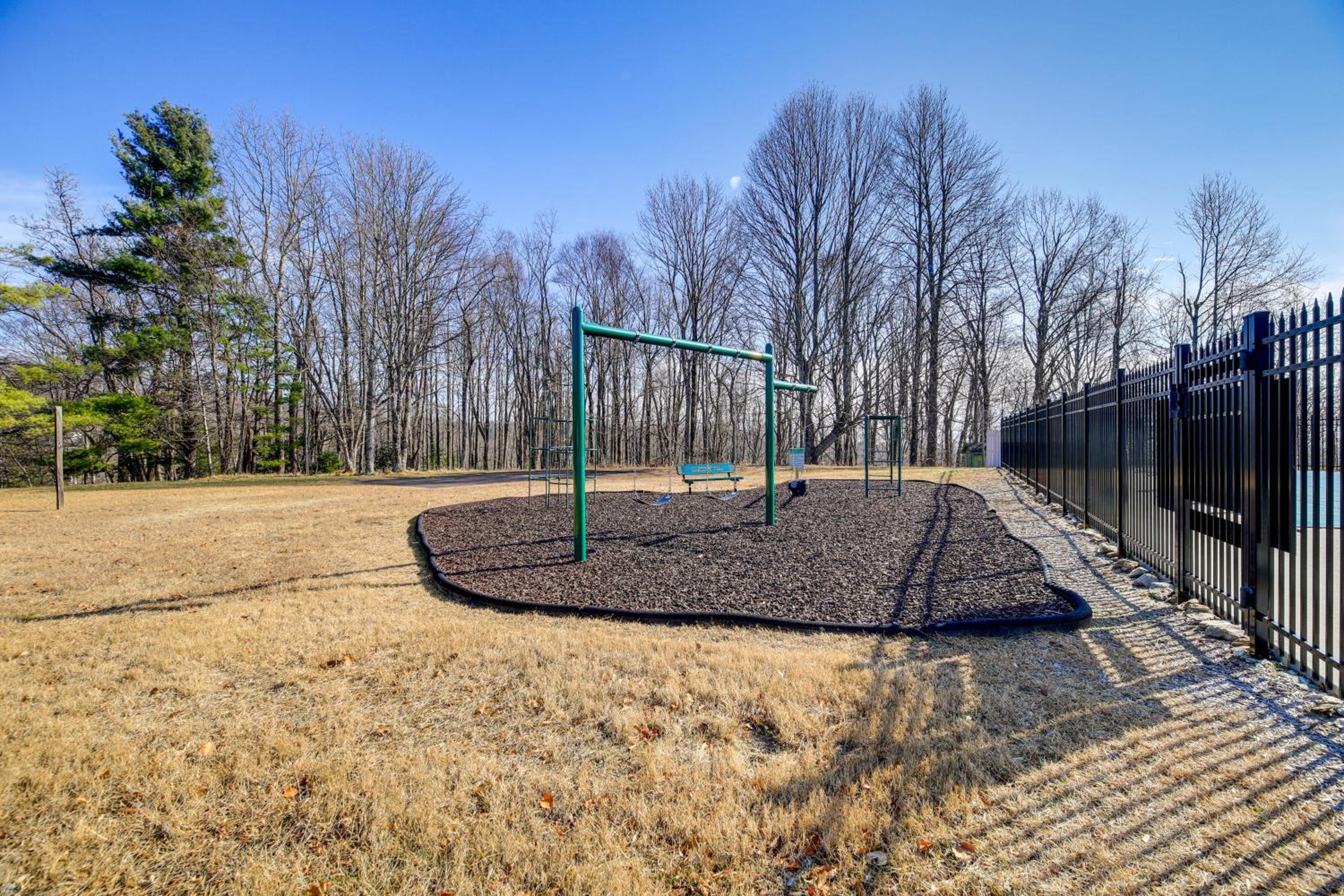 Stay By the Blue Ridge Parkway! Cozy Mtn Condo