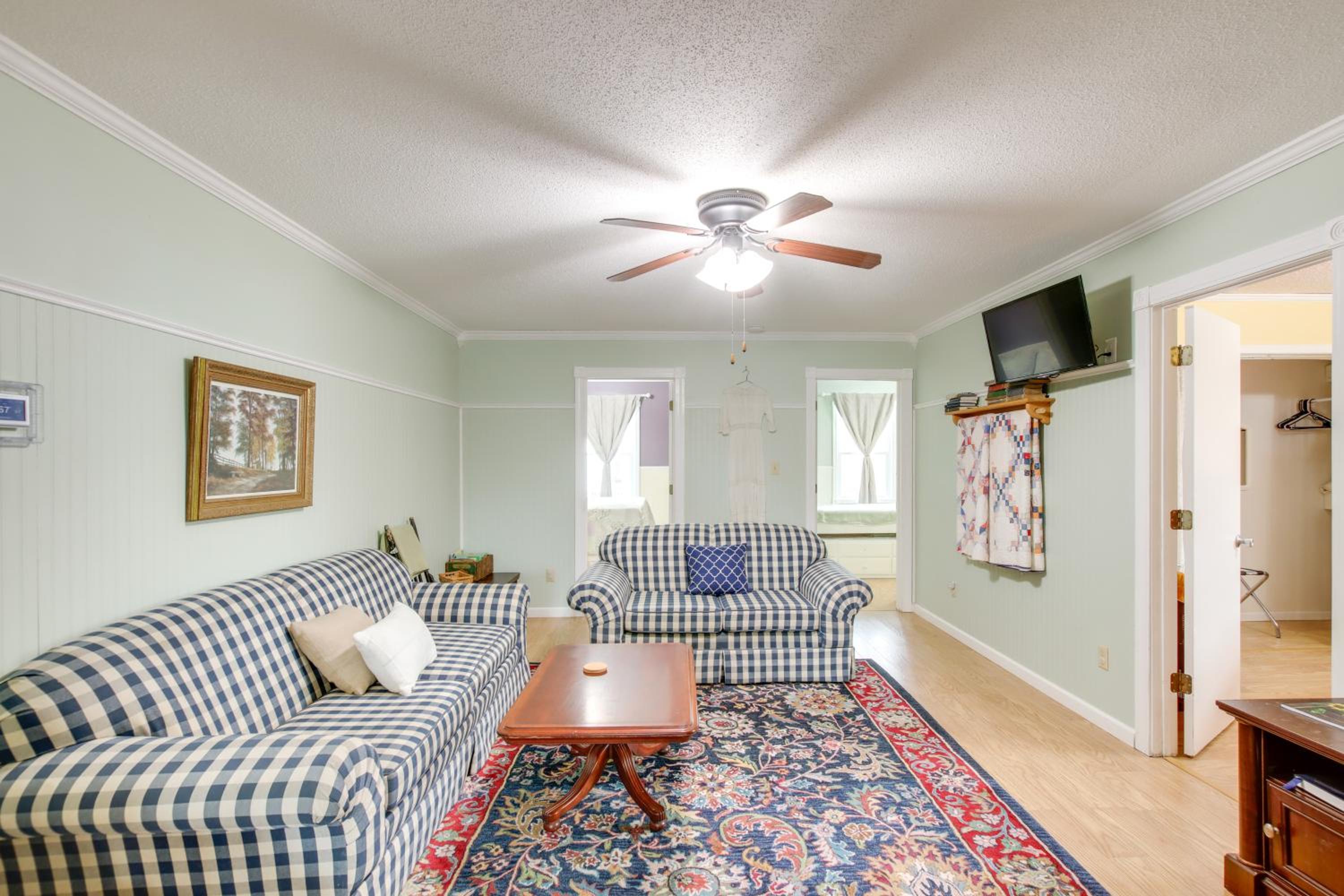 Walk to Nauvoo Temple Remodeled Family Apartment