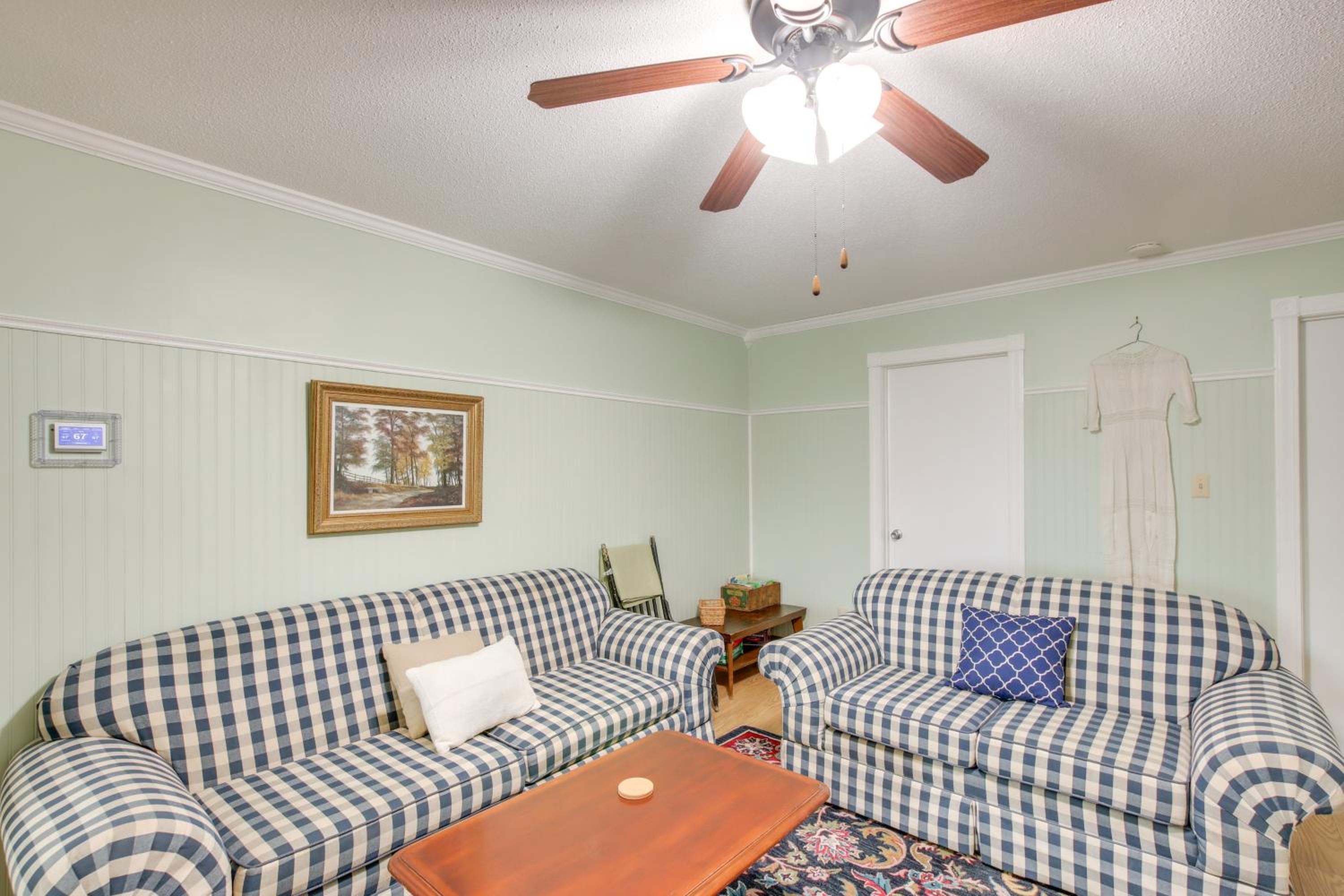 Walk to Nauvoo Temple Remodeled Family Apartment