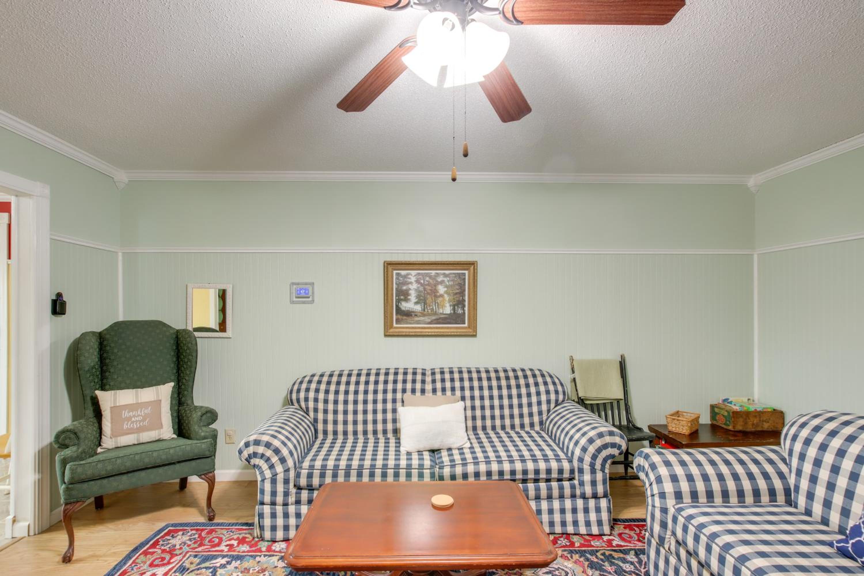 Walk to Nauvoo Temple Remodeled Family Apartment