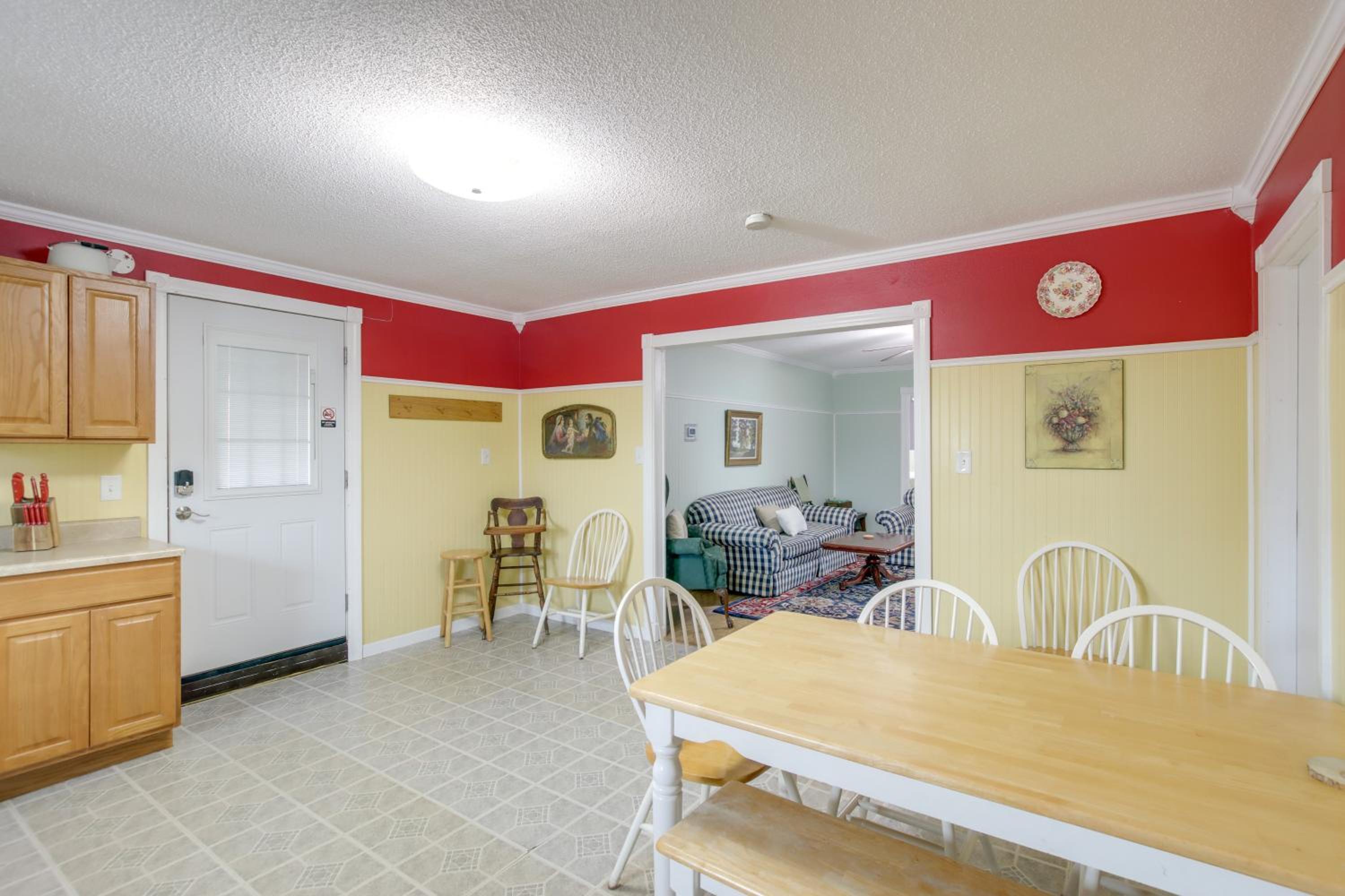 Walk to Nauvoo Temple Remodeled Family Apartment