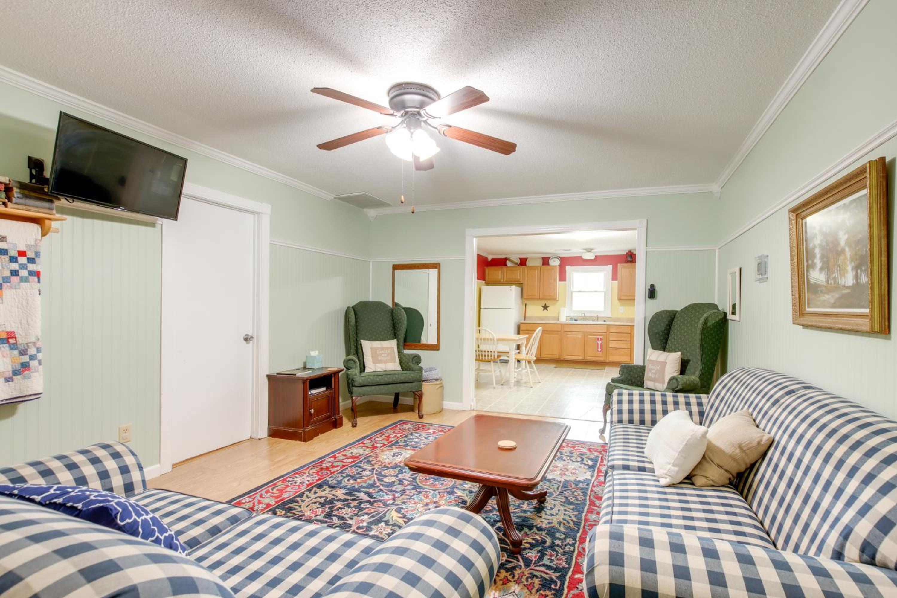 Walk to Nauvoo Temple Remodeled Family Apartment