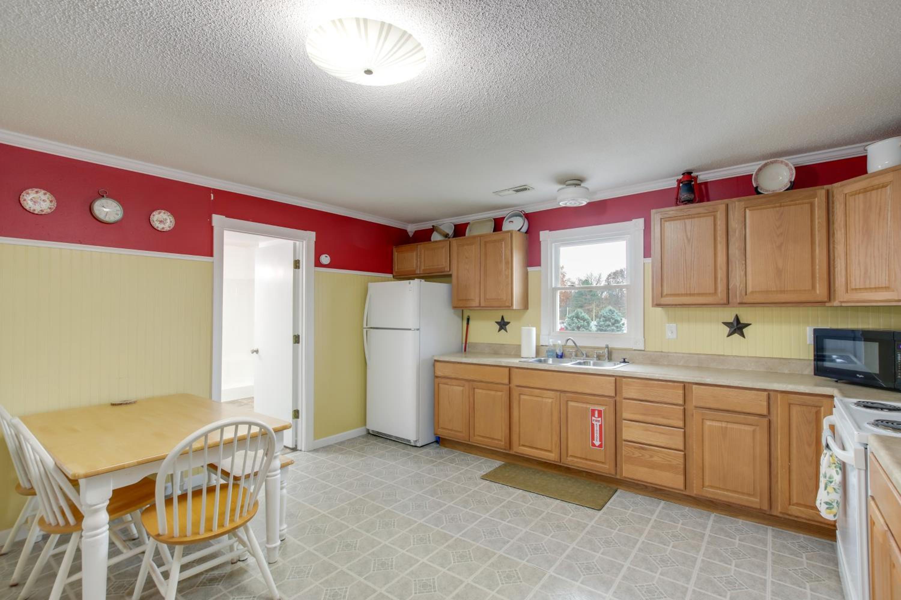 Walk to Nauvoo Temple Remodeled Family Apartment