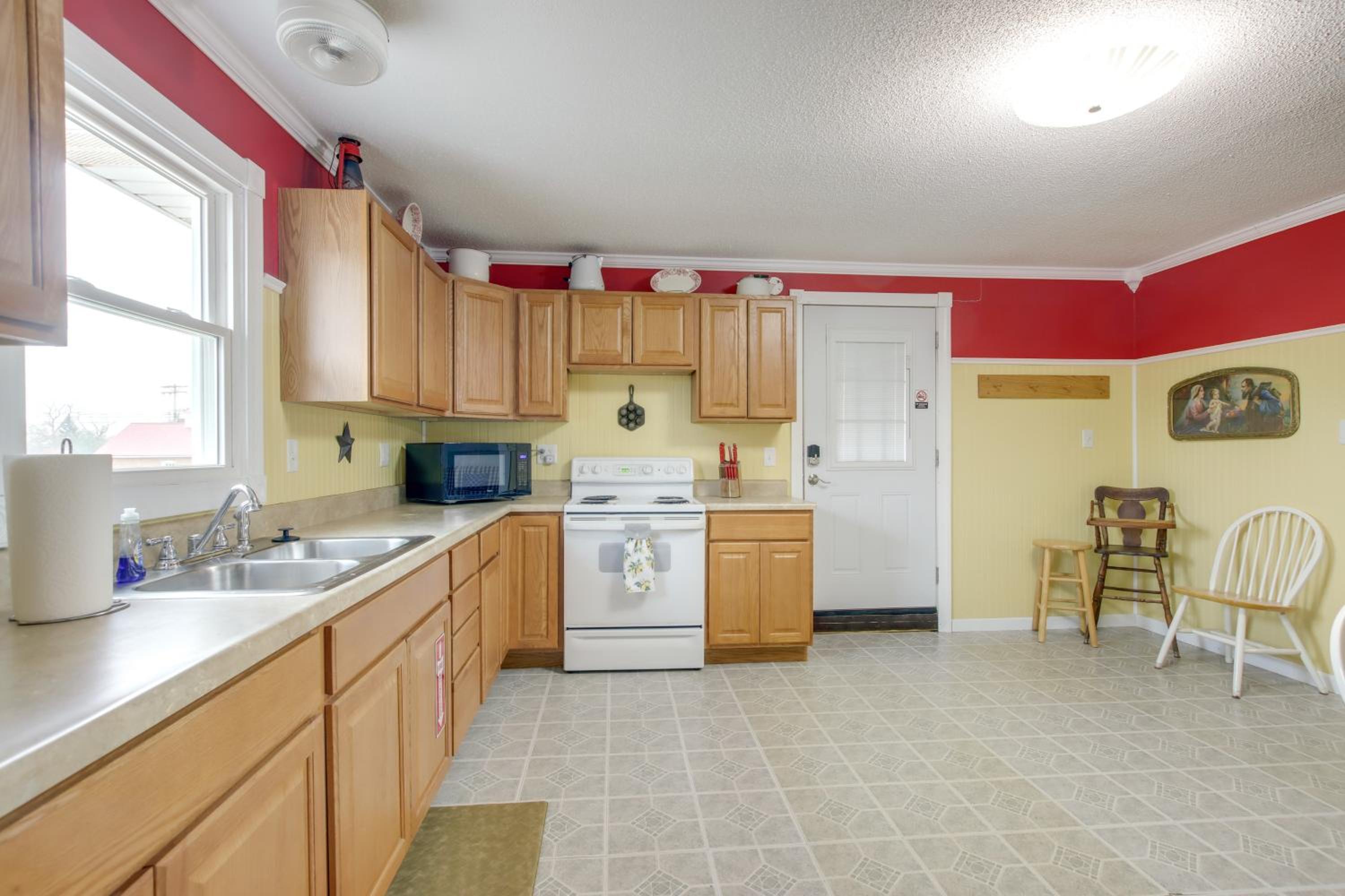 Walk to Nauvoo Temple Remodeled Family Apartment