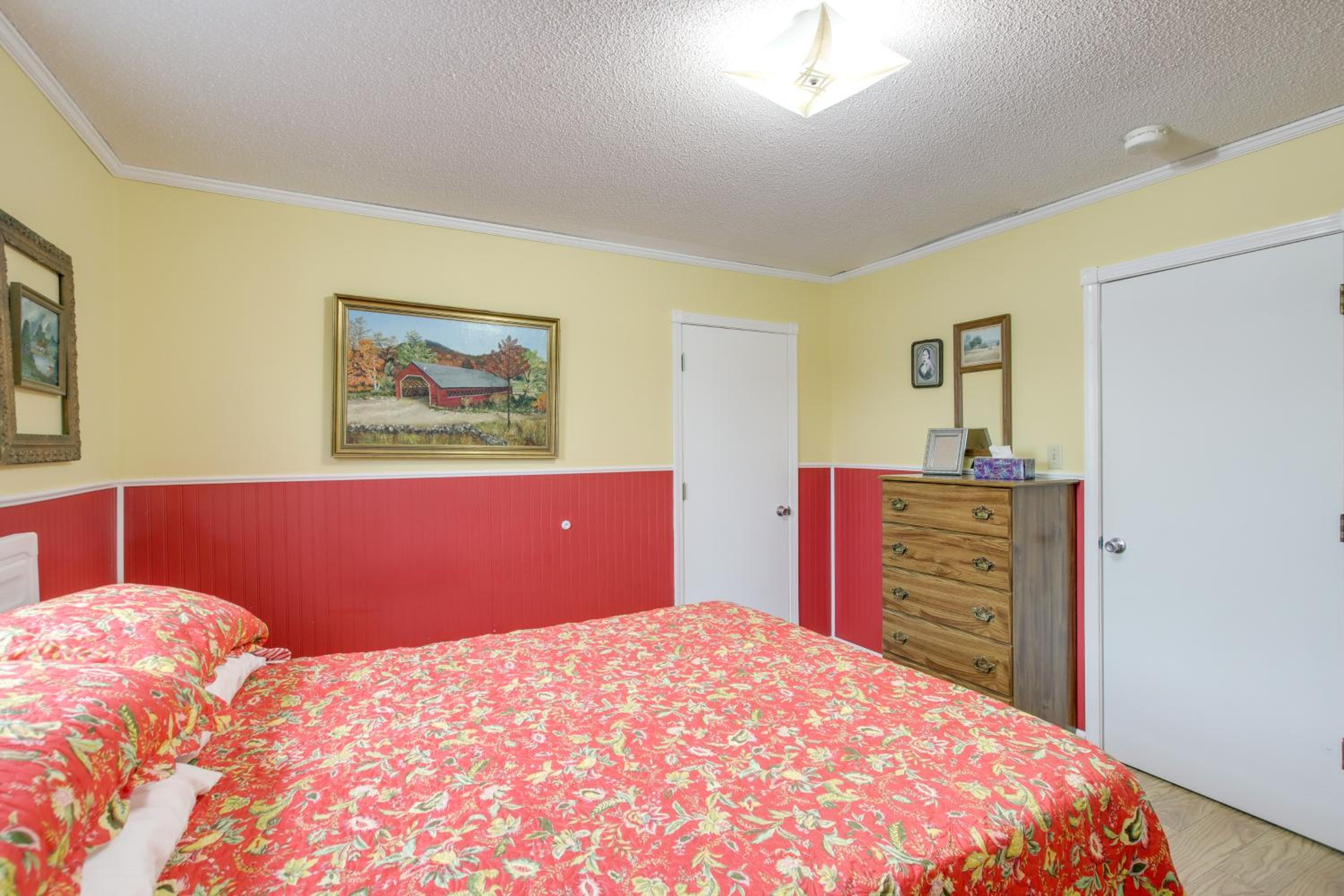 Walk to Nauvoo Temple Remodeled Family Apartment