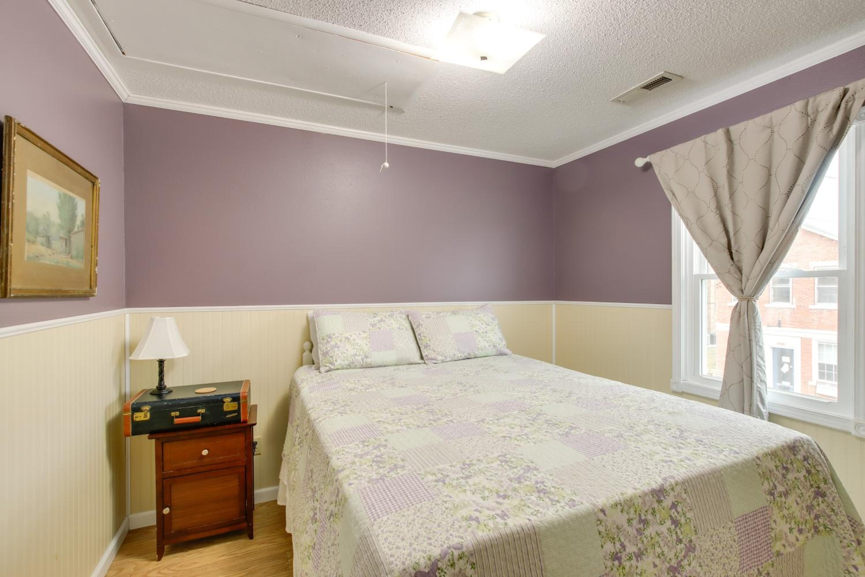 Walk to Nauvoo Temple Remodeled Family Apartment
