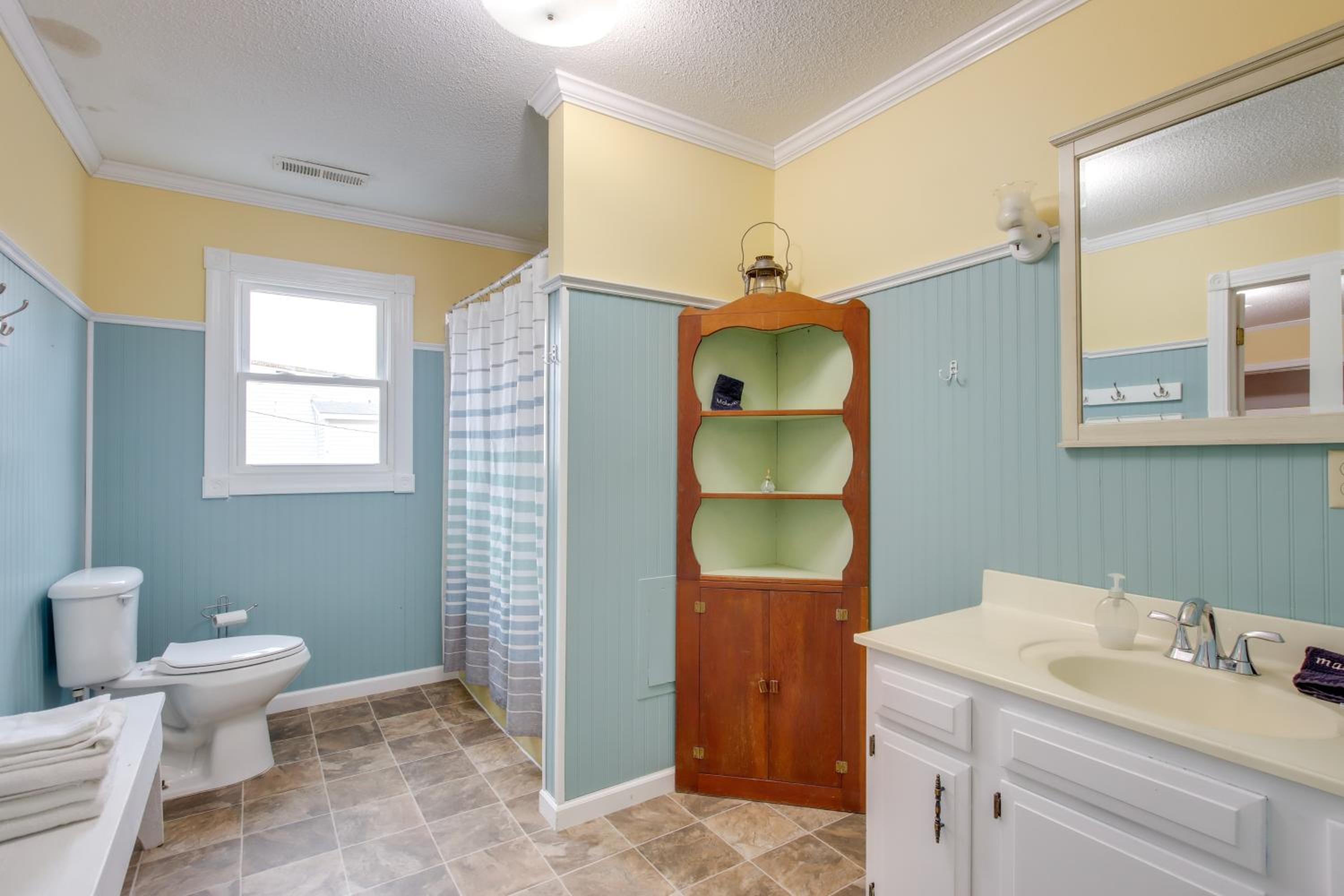 Walk to Nauvoo Temple Remodeled Family Apartment