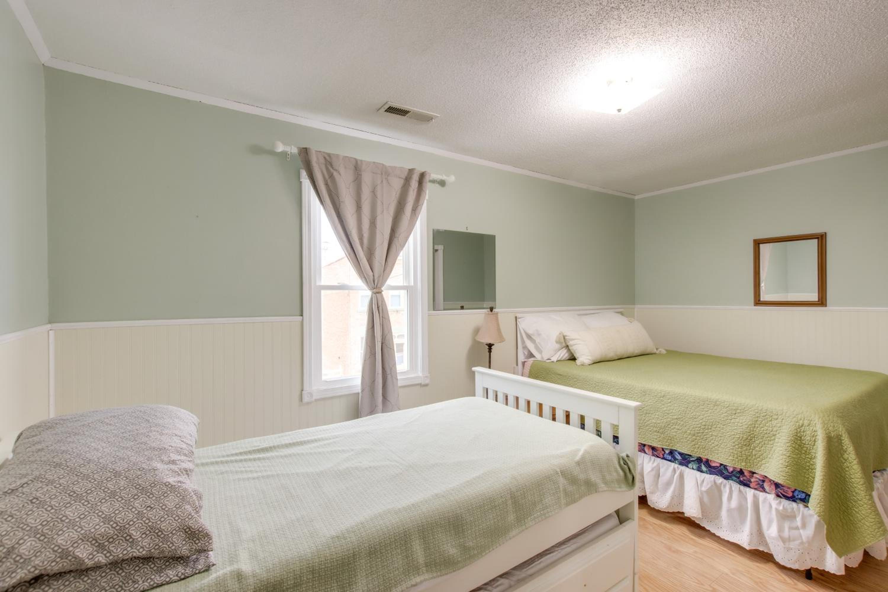 Walk to Nauvoo Temple Remodeled Family Apartment