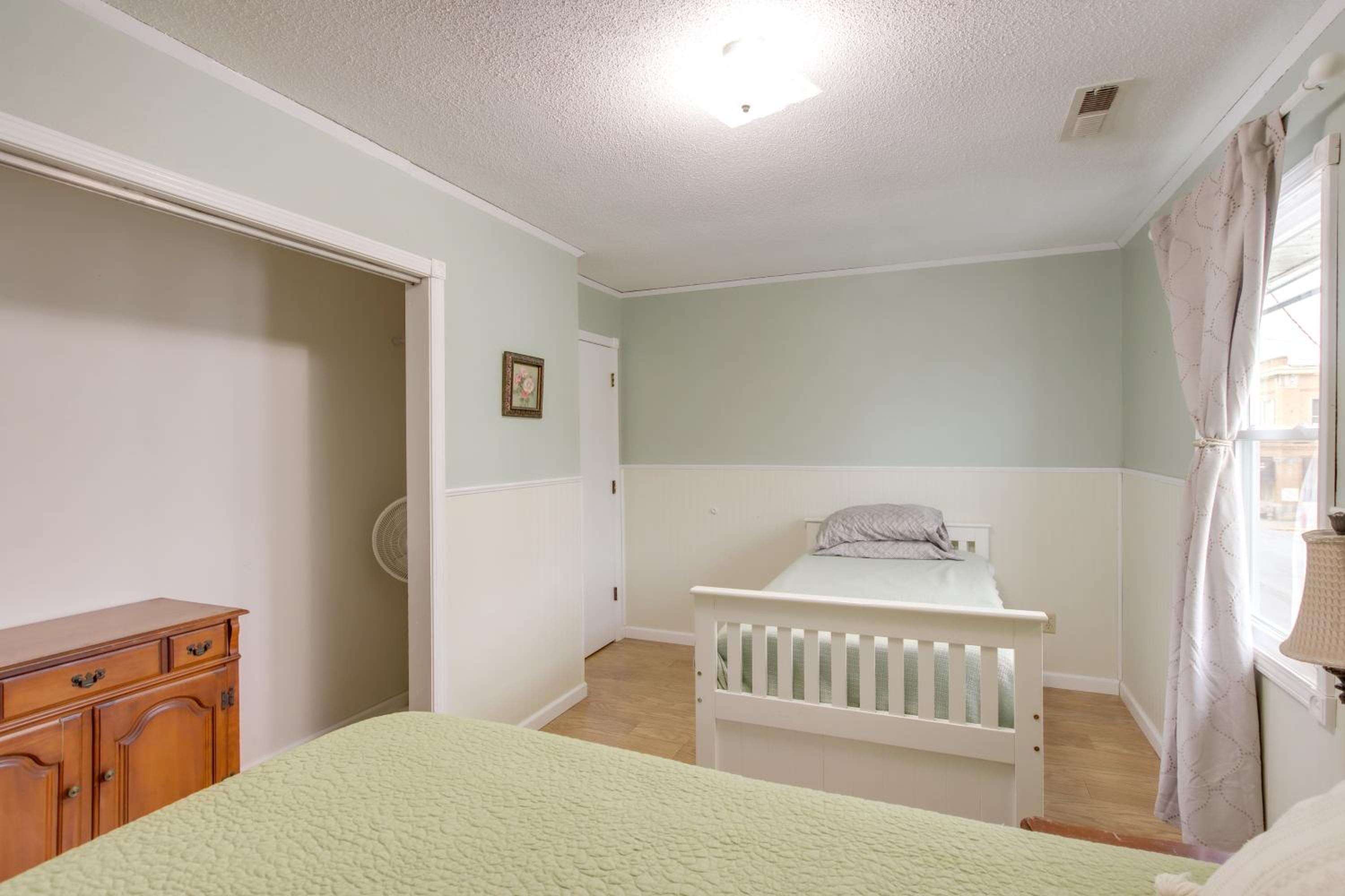 Walk to Nauvoo Temple Remodeled Family Apartment