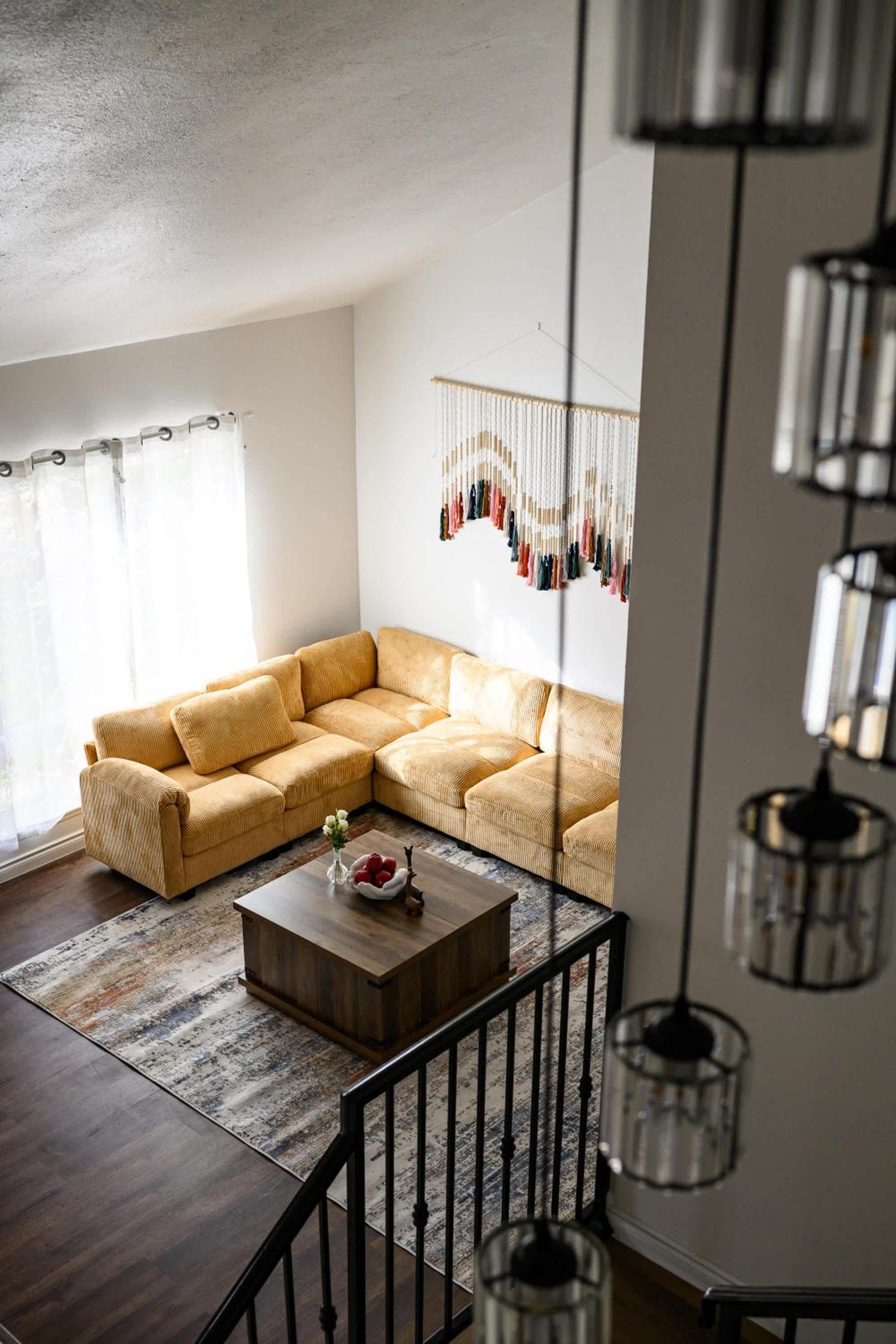 Stylish Retreat Large Living Space & Bright Suites
