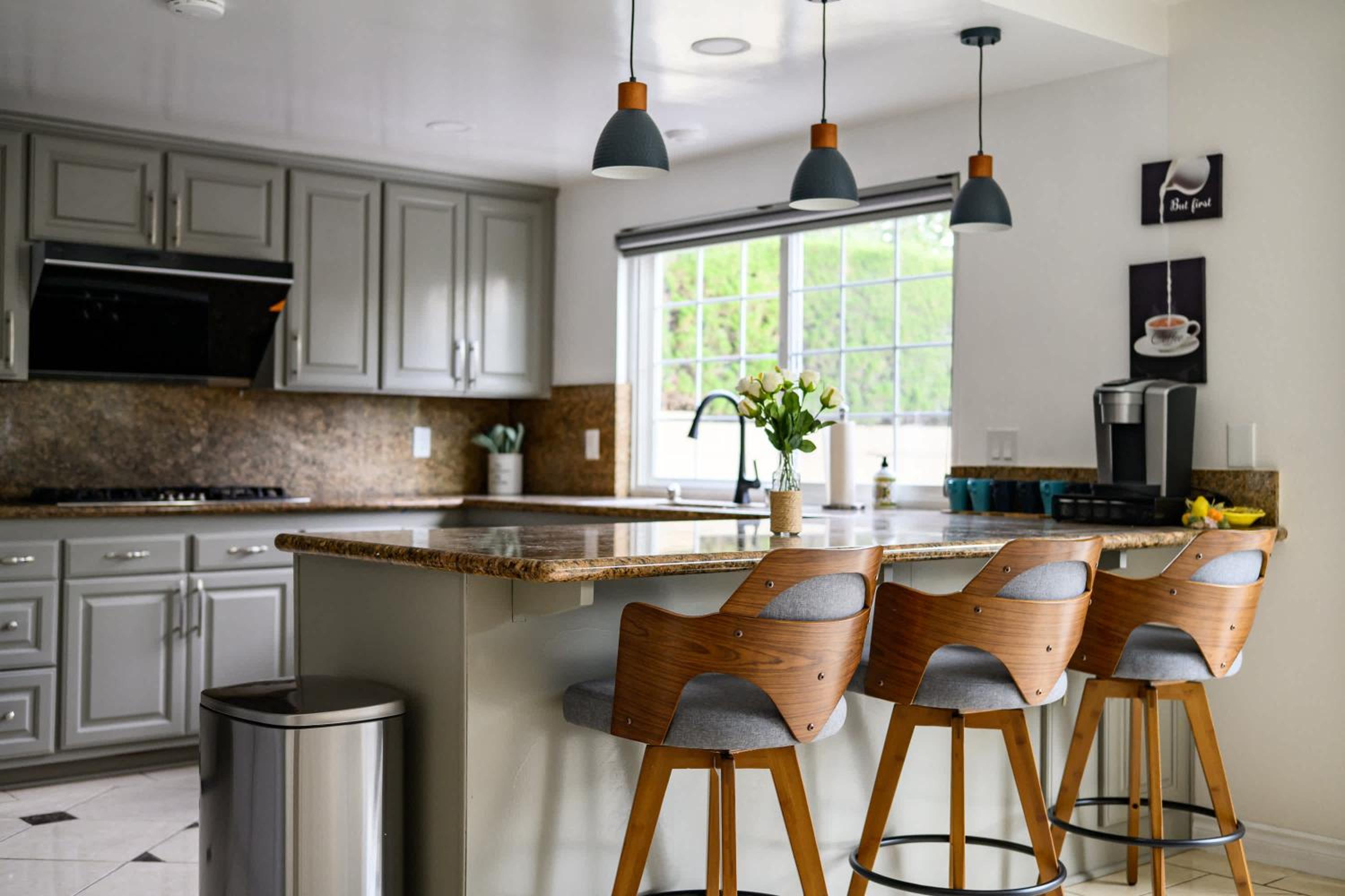 Stylish Retreat Large Living Space & Bright Suites