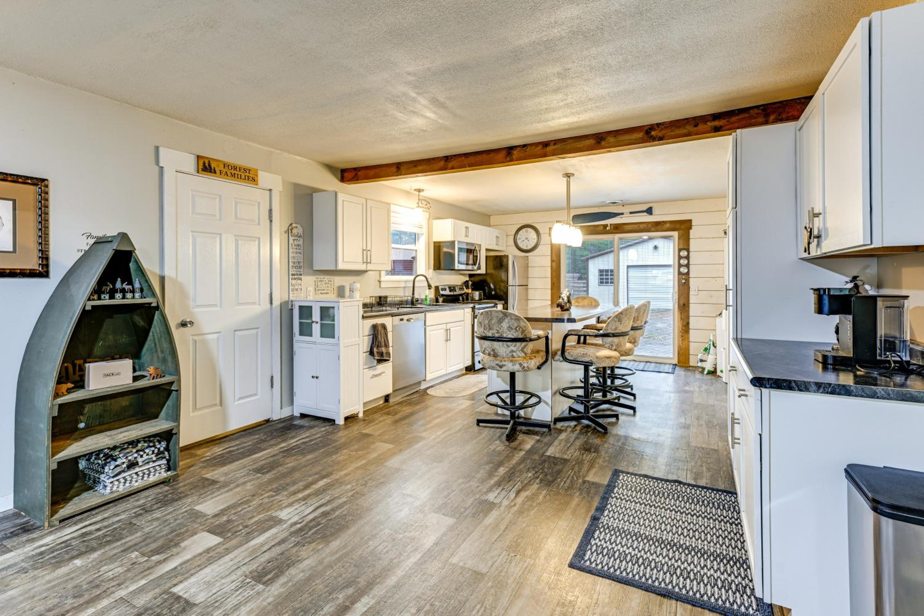1 Mi to Lake Arbutus Pet-Friendly Home, Fire Pit