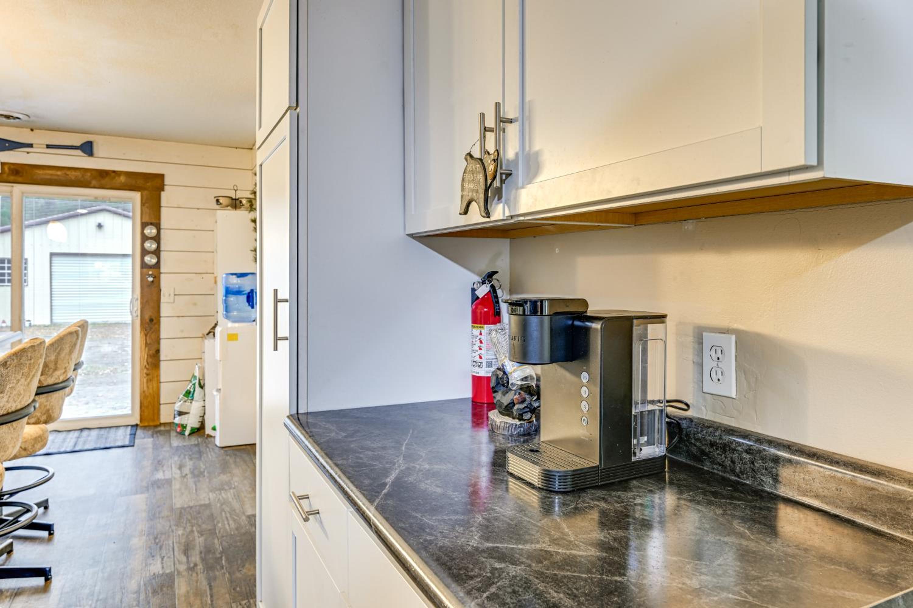 1 Mi to Lake Arbutus Pet-Friendly Home, Fire Pit