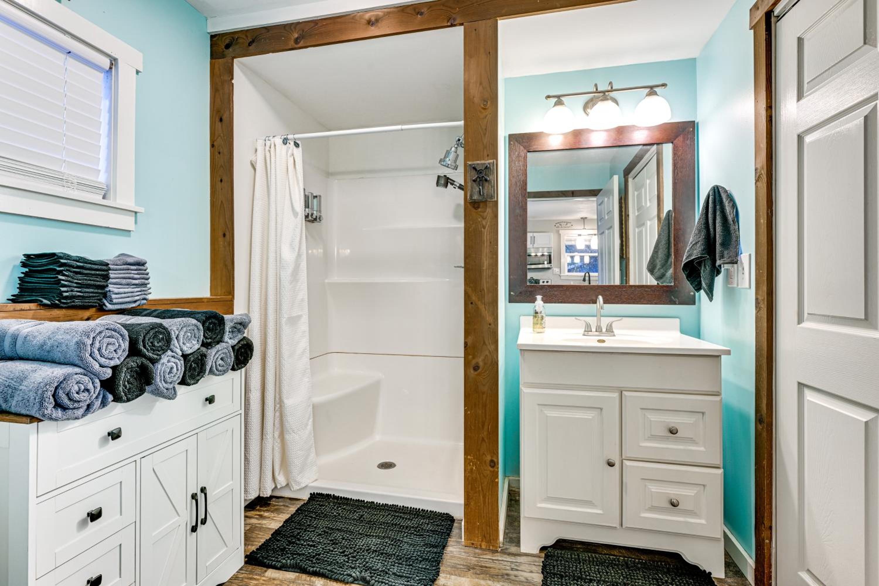 1 Mi to Lake Arbutus Pet-Friendly Home, Fire Pit