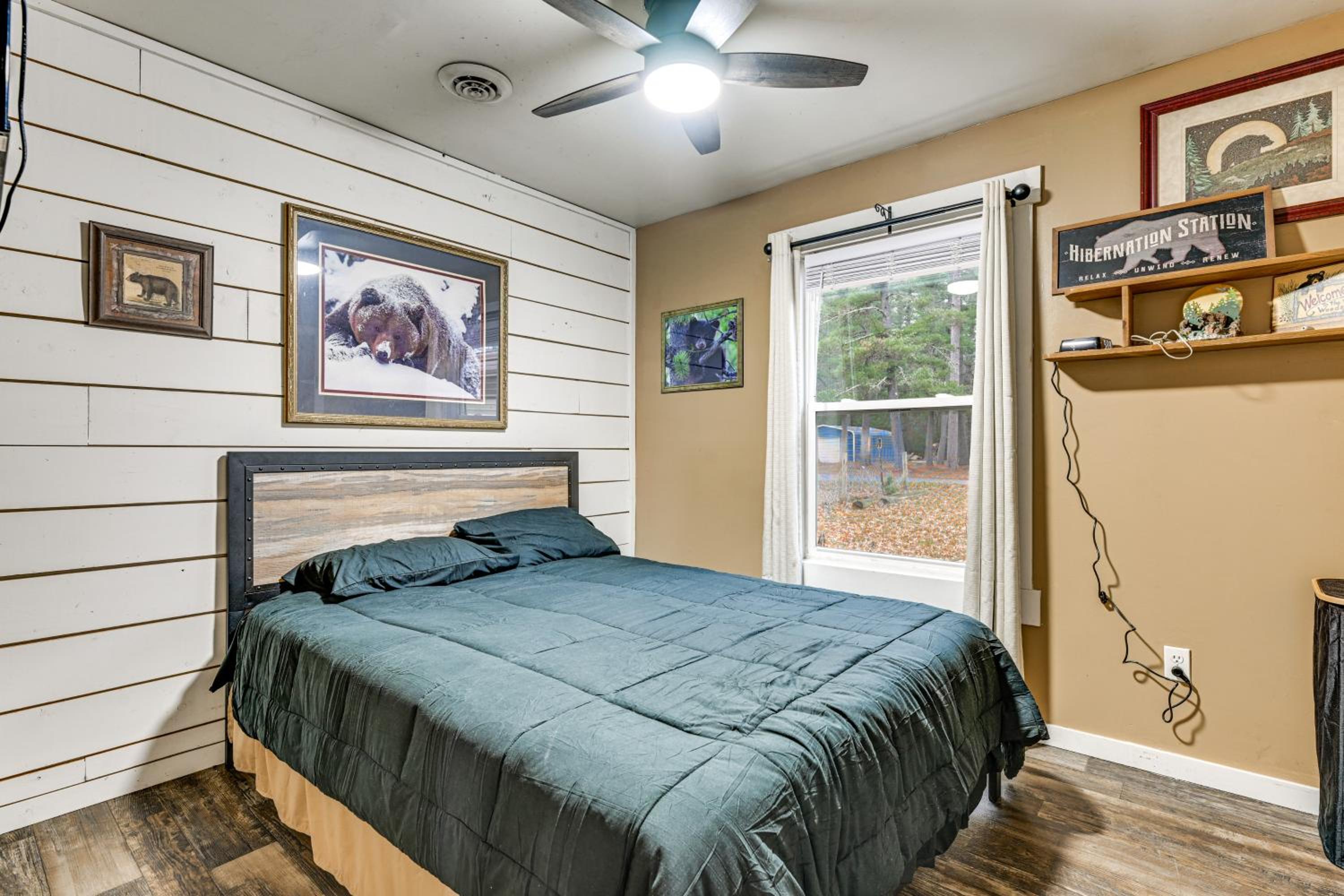 1 Mi to Lake Arbutus Pet-Friendly Home, Fire Pit